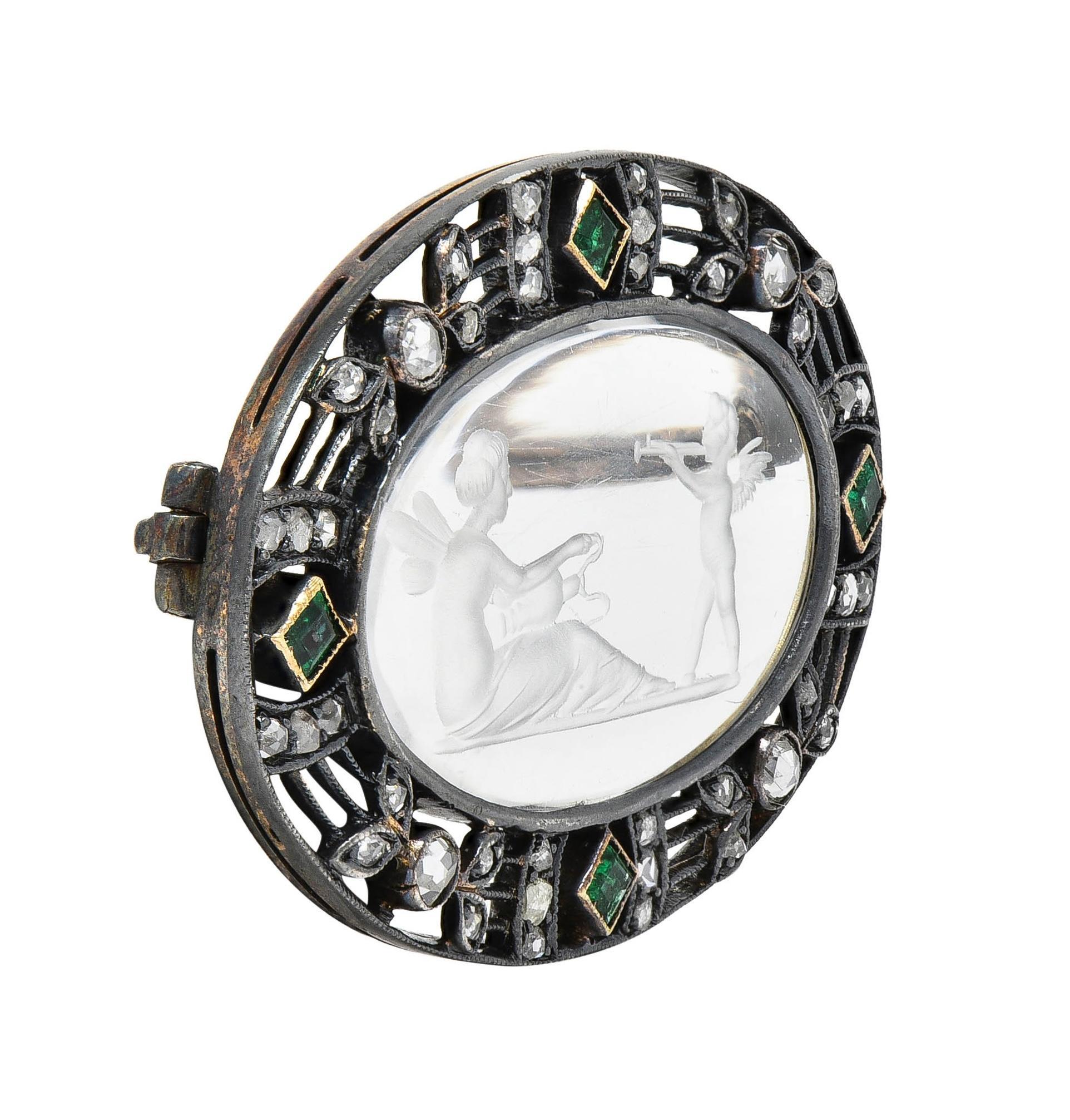 Taille carrée Broche ancienne de Cupidon psychédélique victorienne en or 18 carats, émeraude, diamant et quartz en vente