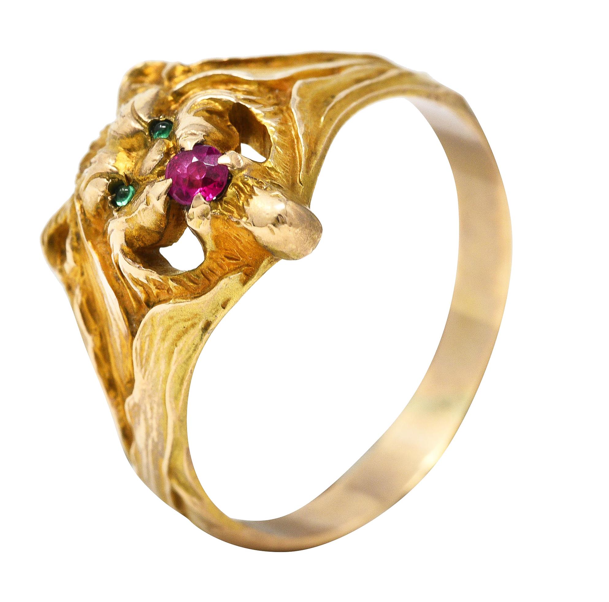 Women's or Men's Victorian Emerald Ruby 14 Karat Yellow Gold Lion Grotesque Antique Ring