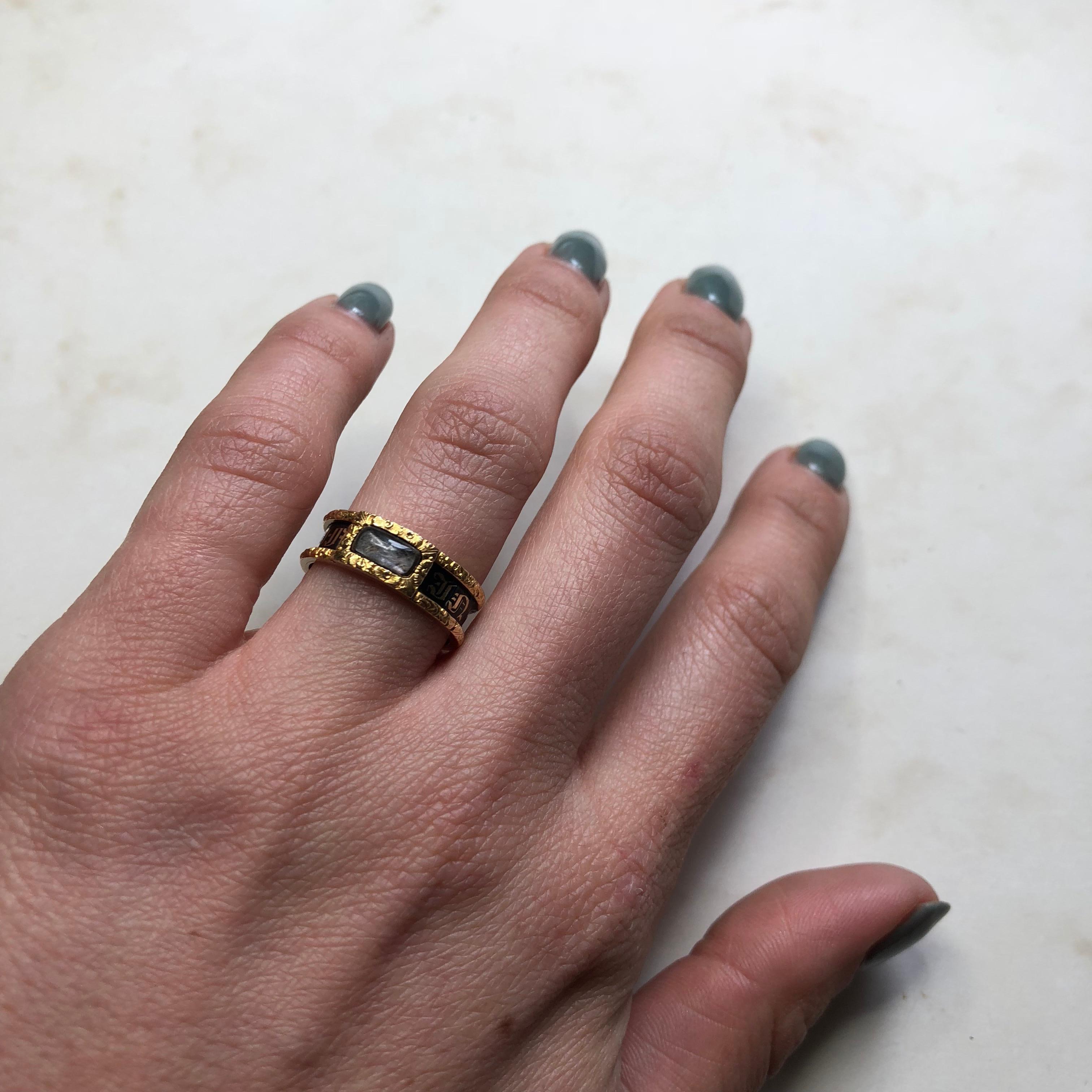 Victorian Enamel and 18 Carat Gold Mourning Band 5