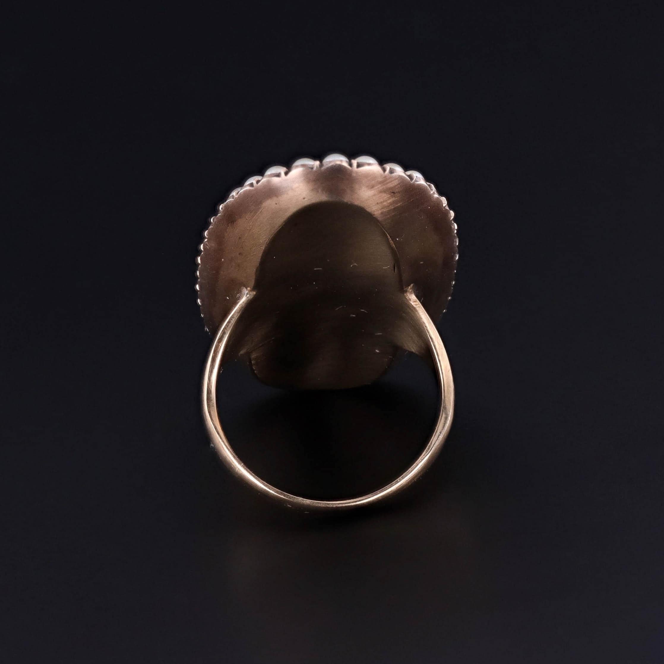 Taglio a rosa Anello vittoriano con smalto e perle in oro 14k in vendita