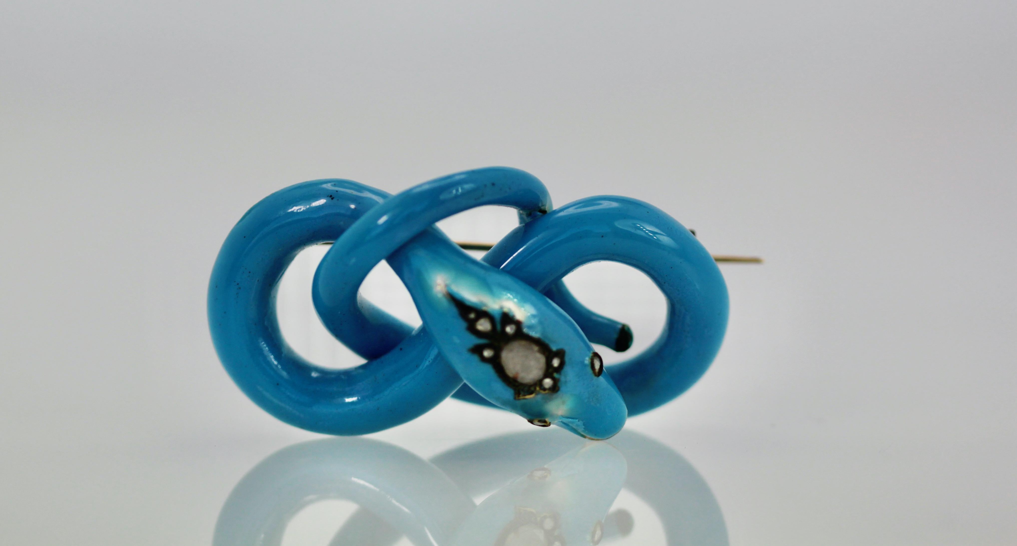 Broche victoriano de cabeza de serpiente con diamantes esmaltados en venta 4