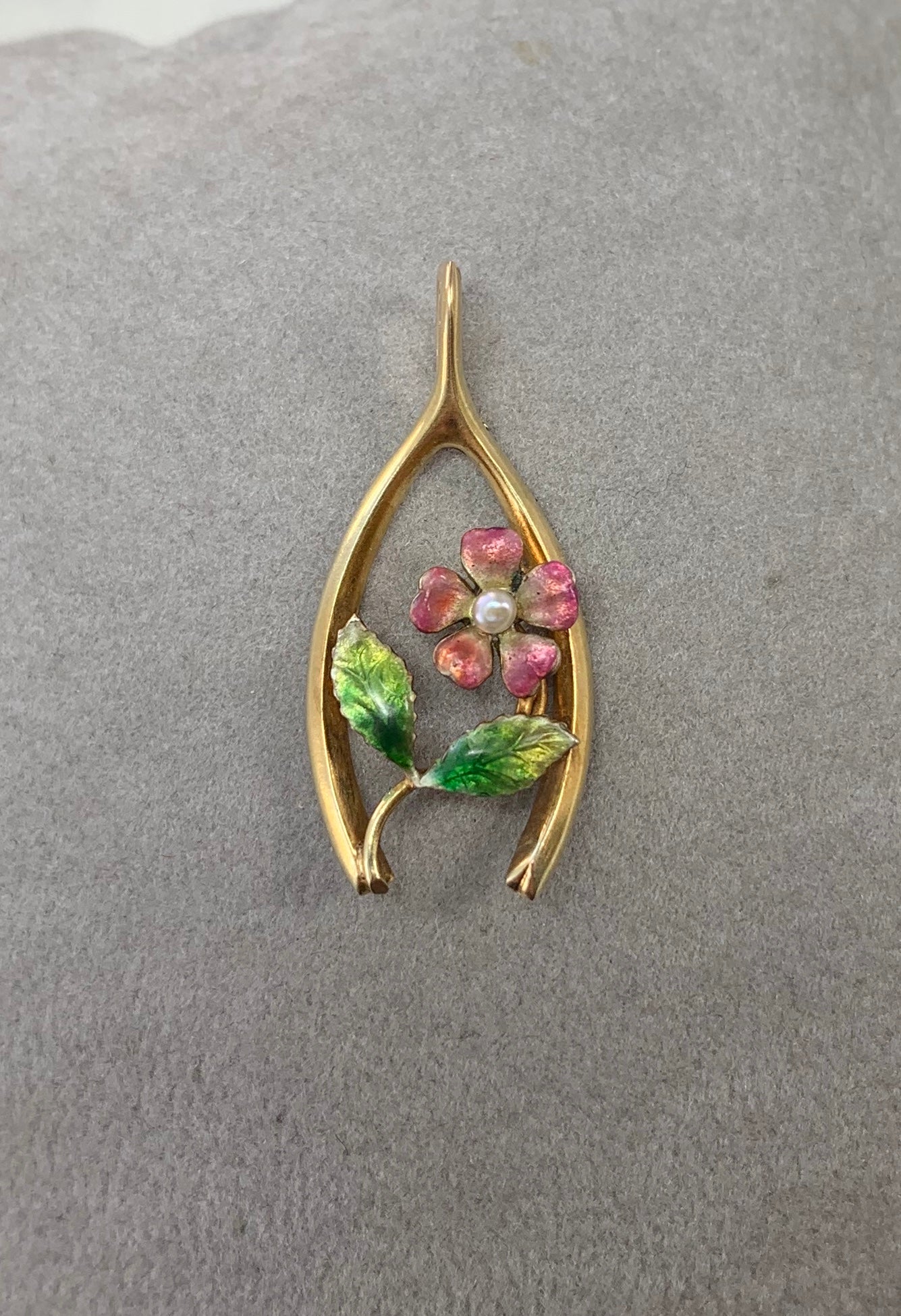 THIS IS A GORGEOUS VICTORIAN - ART NOUVEAU PENDANT NECKLACE IN THE FORM OF A WISHBONE OR HORSESHOE ADORNED WITH A GORGEOUS FORGET-ME-NOT FLOWER WITH STUNNING PINK, GREEN AND YELLOW ENAMEL WITH A CENTRAL PEARL IN 10 KARAT GOLD.  THIS IS ONE OF THE
