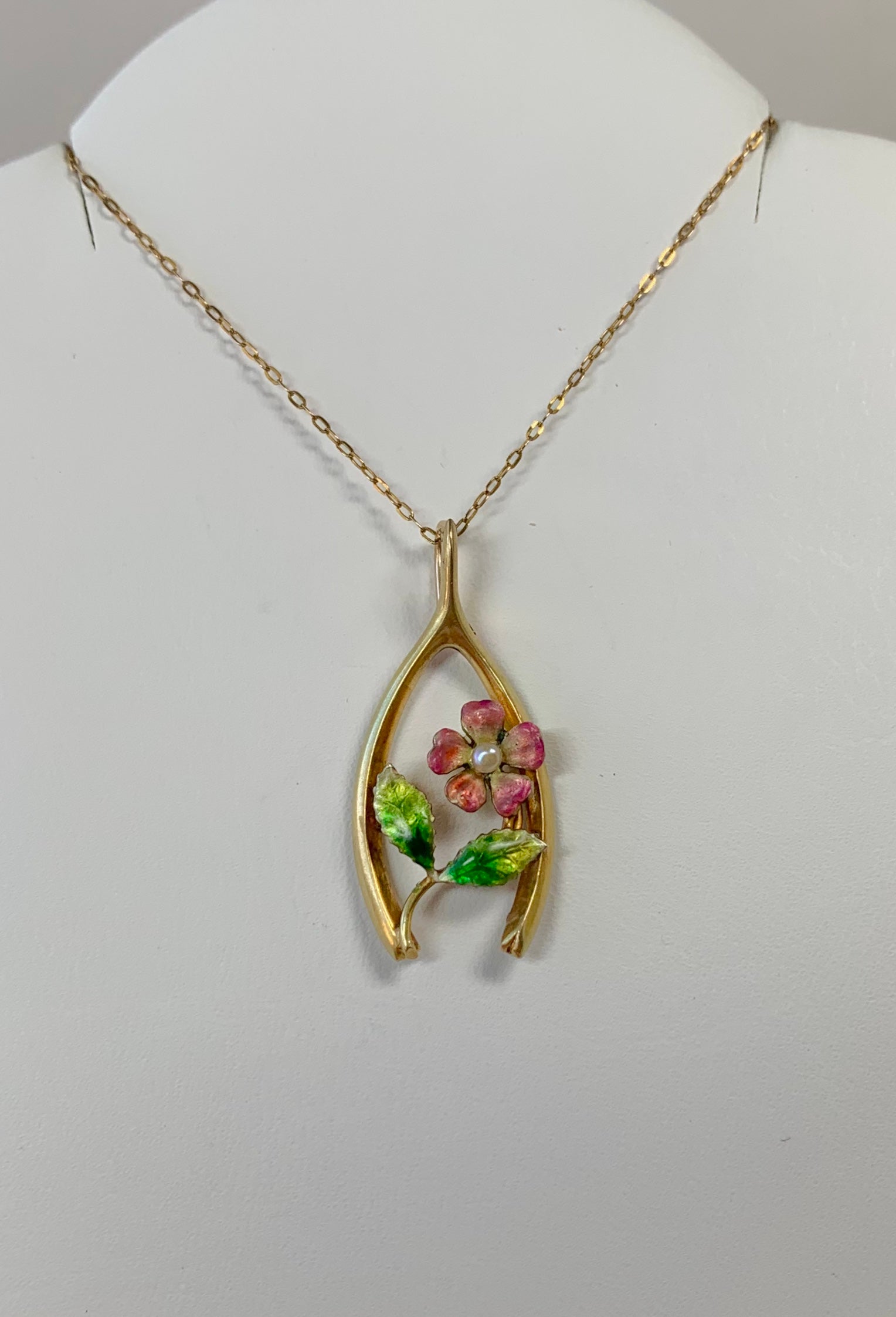 Victorian Enamel Forget Me Not Flower Pendant Necklace Horseshoe Wishbone Gold In Excellent Condition For Sale In New York, NY