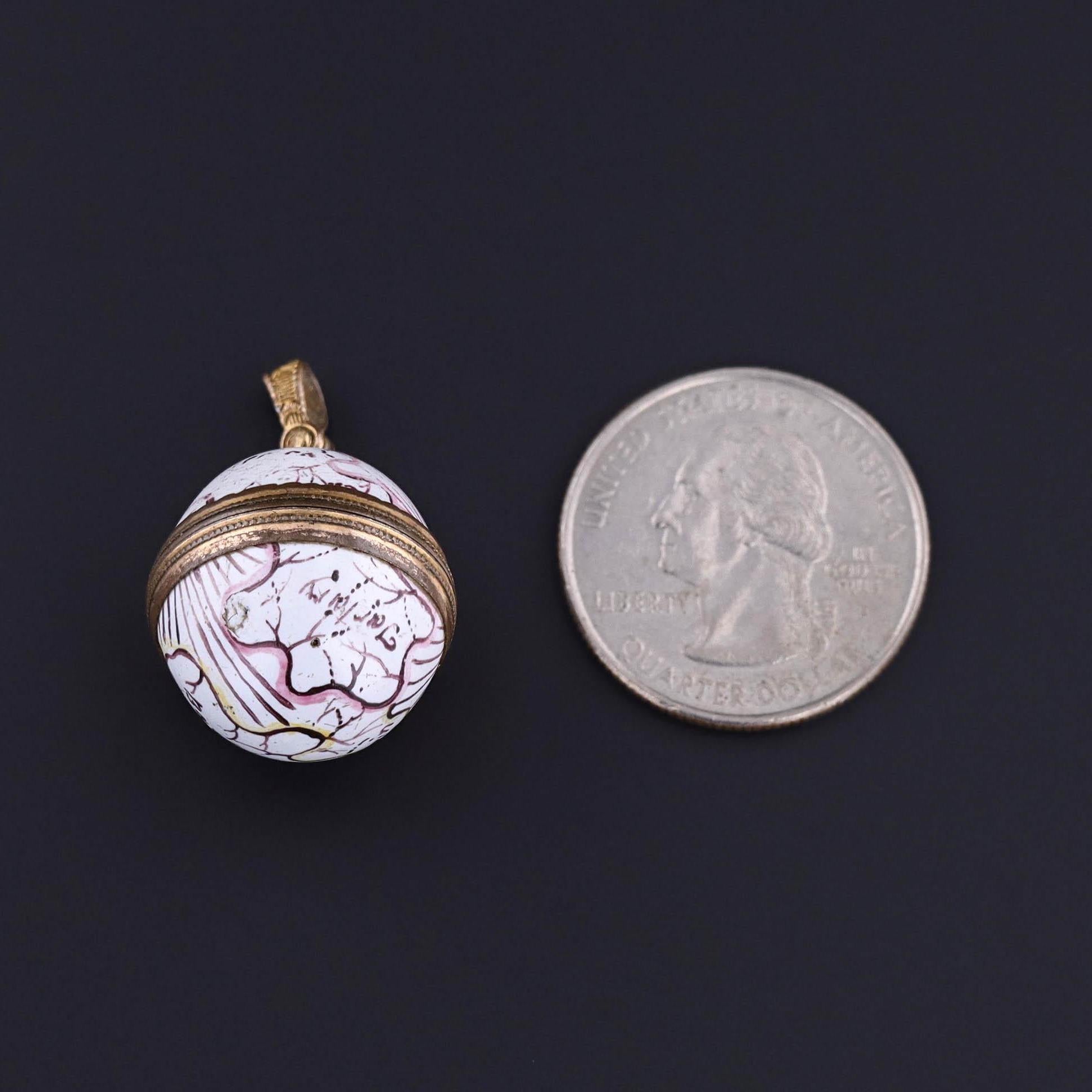 Victorian Enamel Globe Locket In Good Condition For Sale In Lewisburg, PA