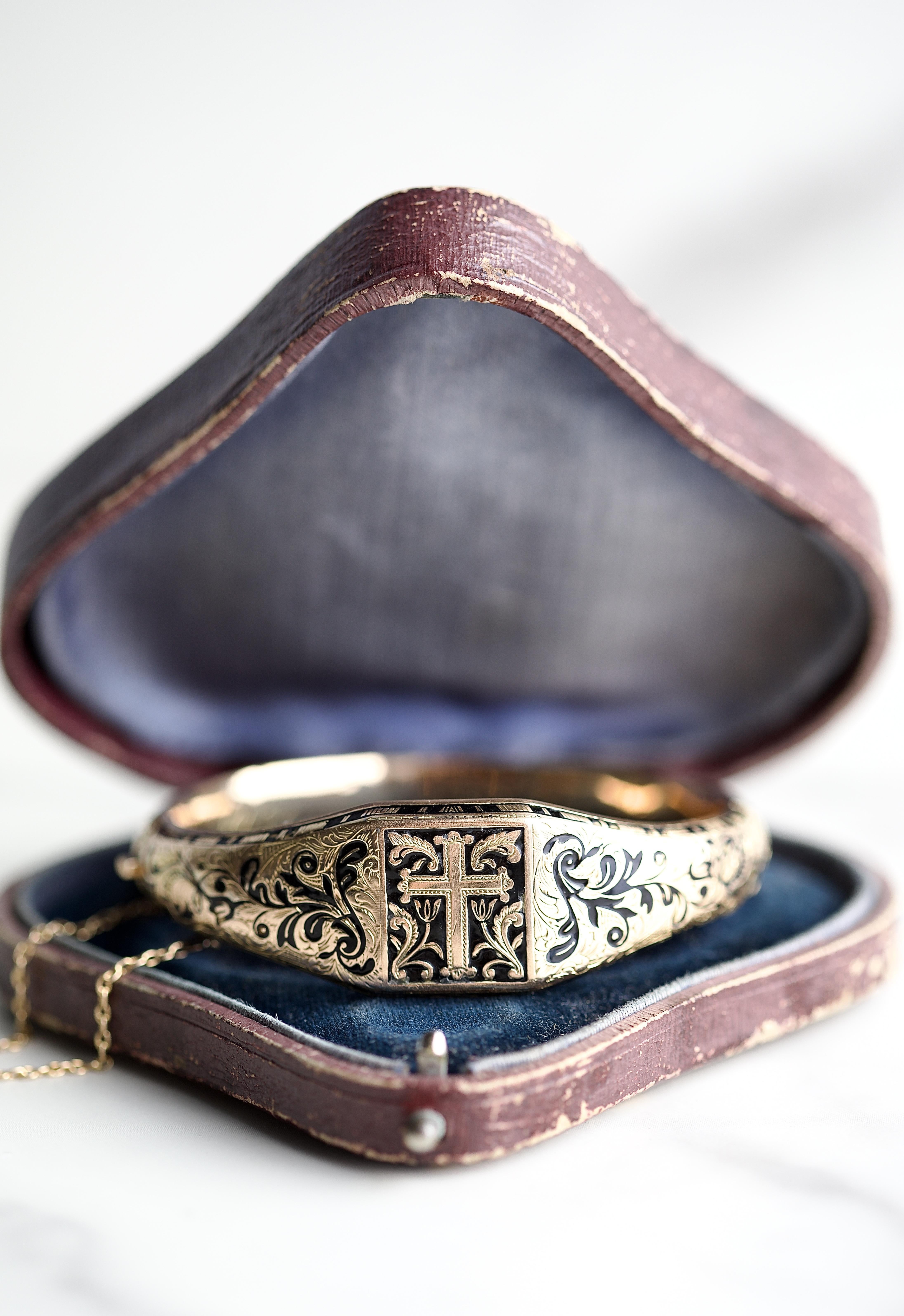 Women's or Men's Victorian Enamel Gold Bracelet For Sale