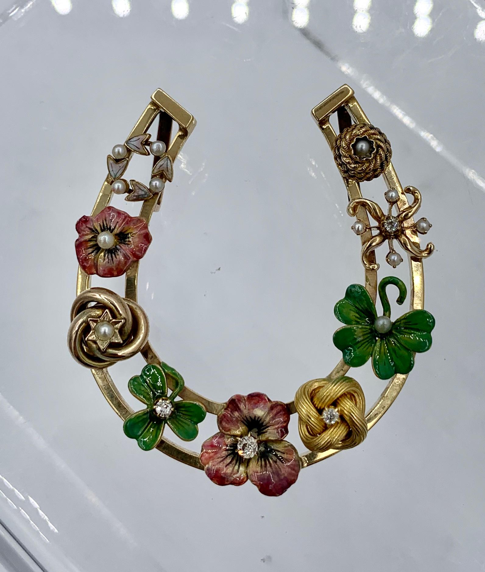 Taille vieille mine Collier pendentif victorien fleur de trèfle en émail et or avec fer à cheval et diamants OMC, style victorien en vente