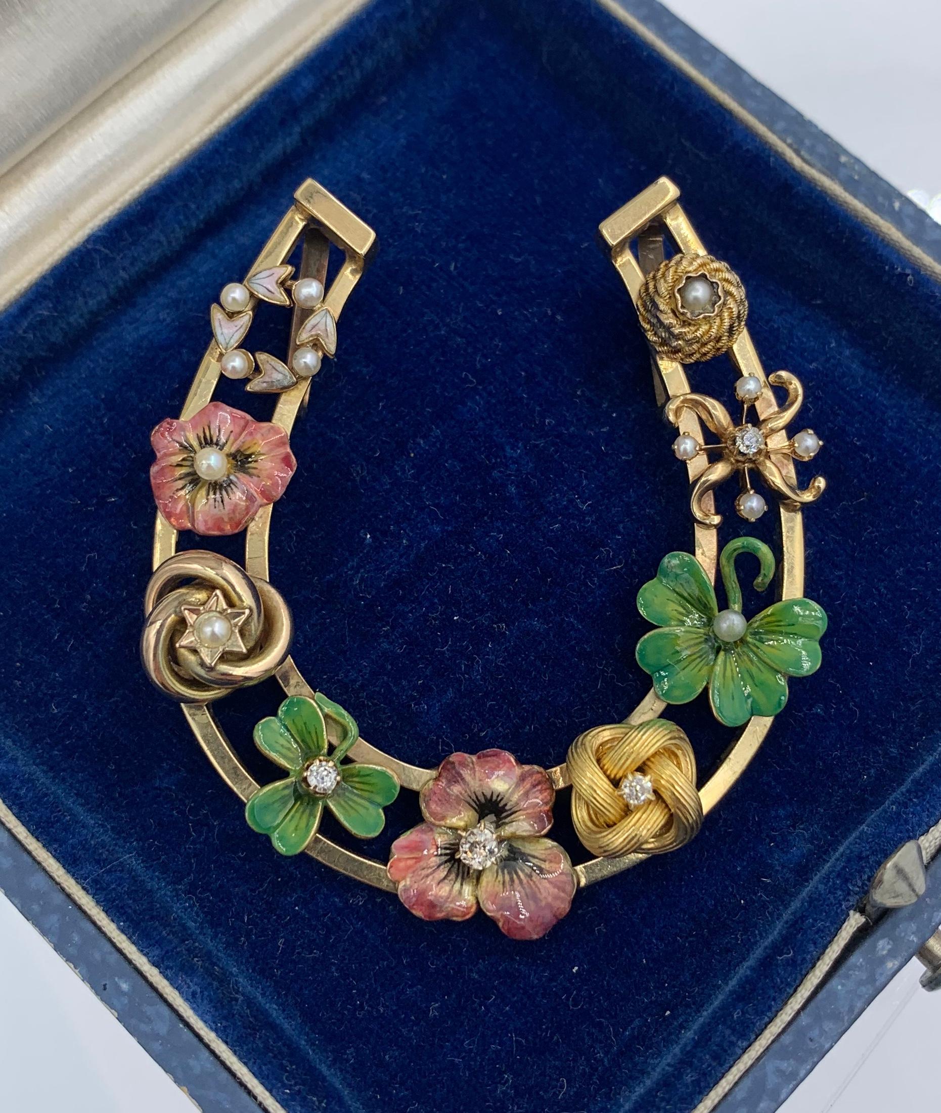 Collier pendentif victorien fleur de trèfle en émail et or avec fer à cheval et diamants OMC, style victorien Excellent état - En vente à New York, NY