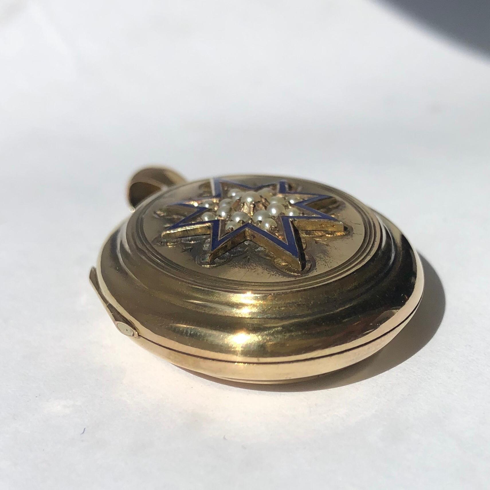 This sweet locket has a raised gold star which is set with seed pearls and has blue enamel detail. The back of the locket has an intricately engraved design. 

Locket Dimensions: 37x30mm

Weight: 15.30g

*please see images. One pane of glass broken.