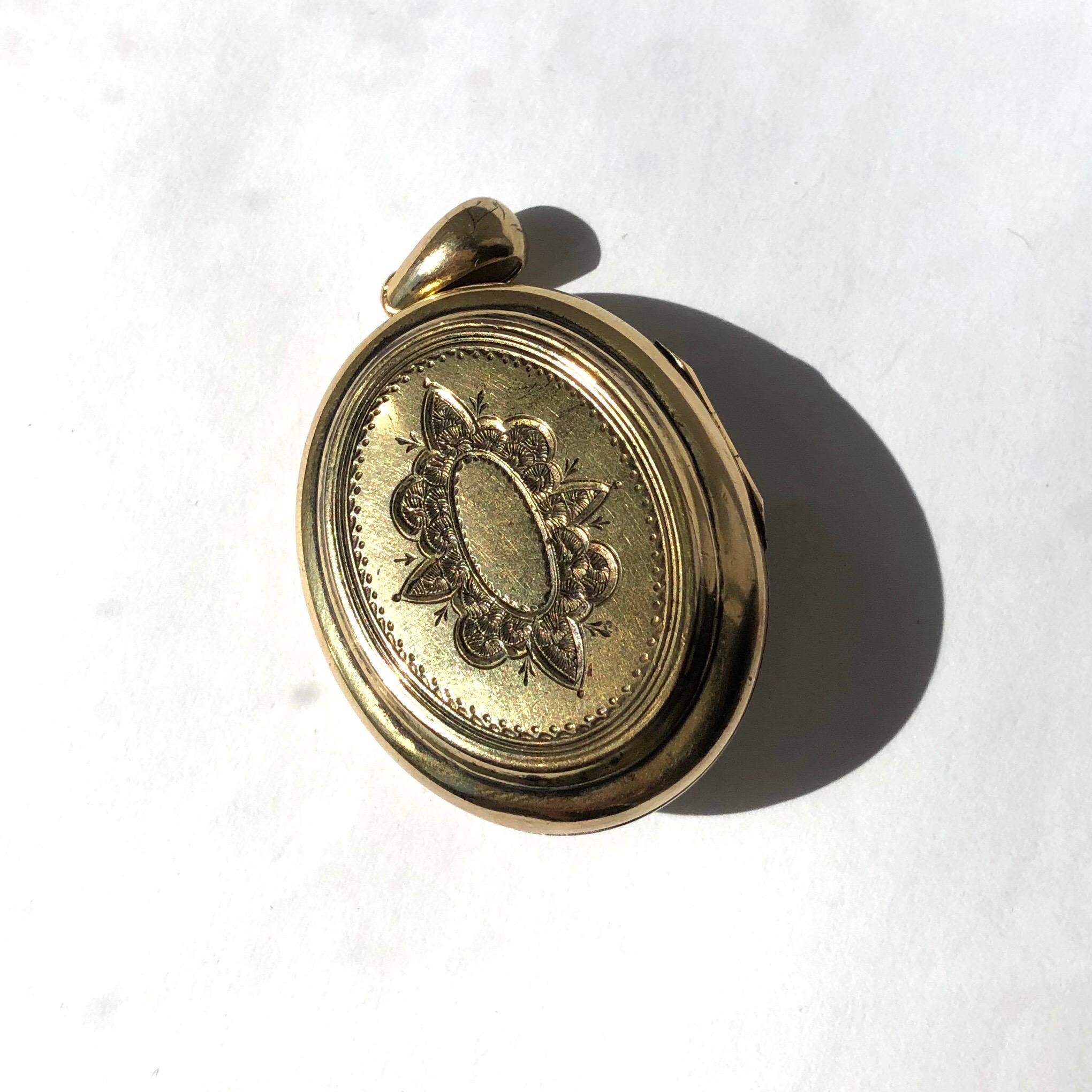 Victorian Enamel, Pearl and 15 Carat Gold Locket In Good Condition In Chipping Campden, GB