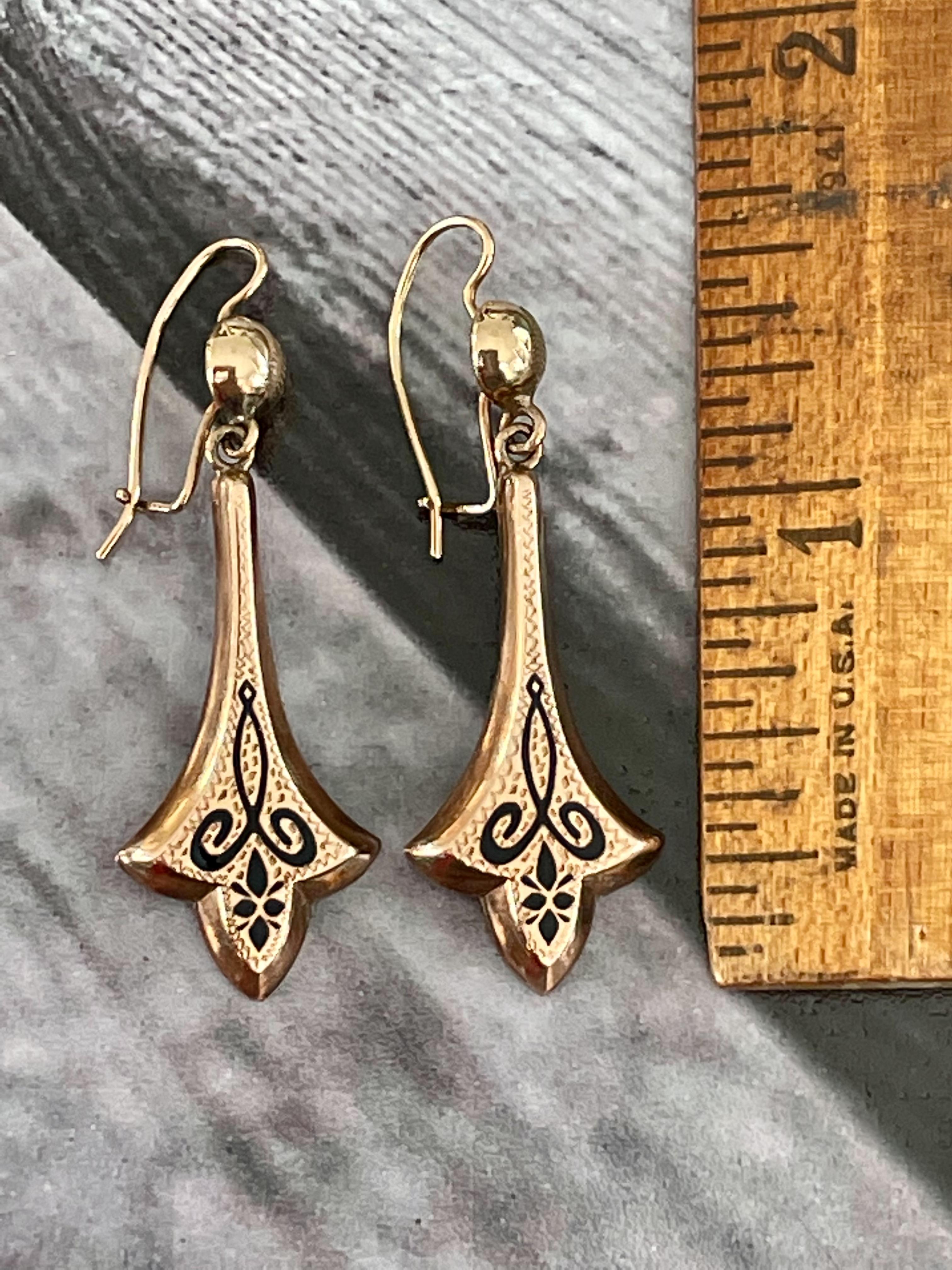 Viktorianische Emaille Hirtenhaken-Verschluss 10 Karat Gelbgold Tropfenohrringe im Zustand „Gut“ im Angebot in St. Louis Park, MN