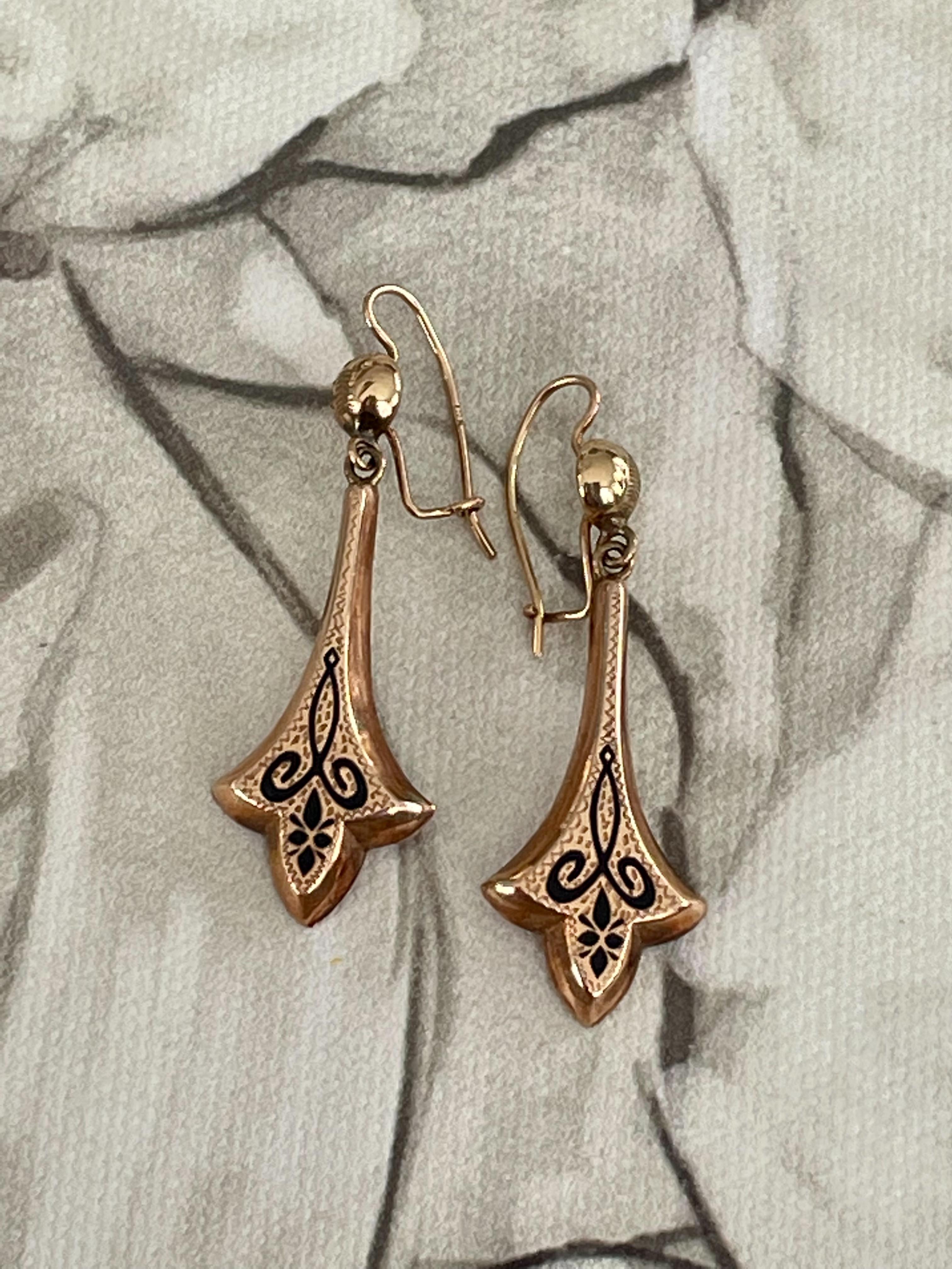 Viktorianische Emaille Hirtenhaken-Verschluss 10 Karat Gelbgold Tropfenohrringe im Angebot 3