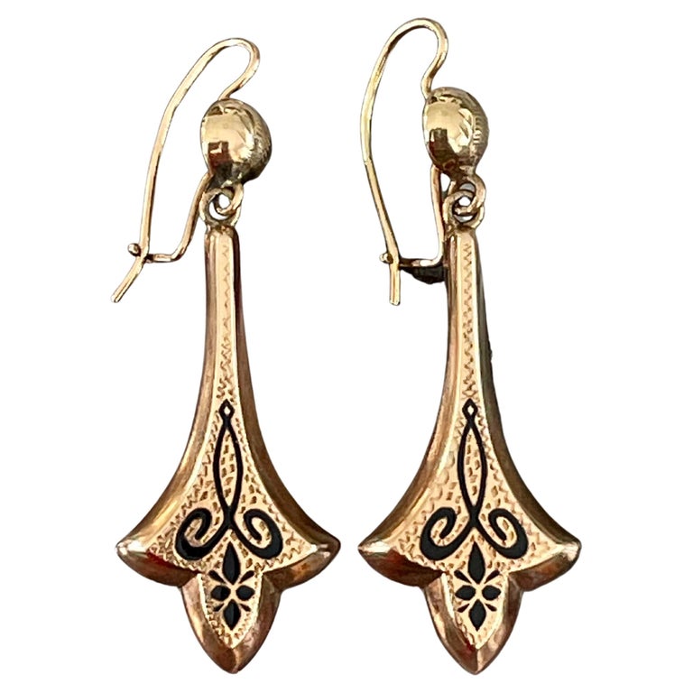 Victorian Enamel Shepherd Hook Closure 10 Karat Yellow Gold Drop