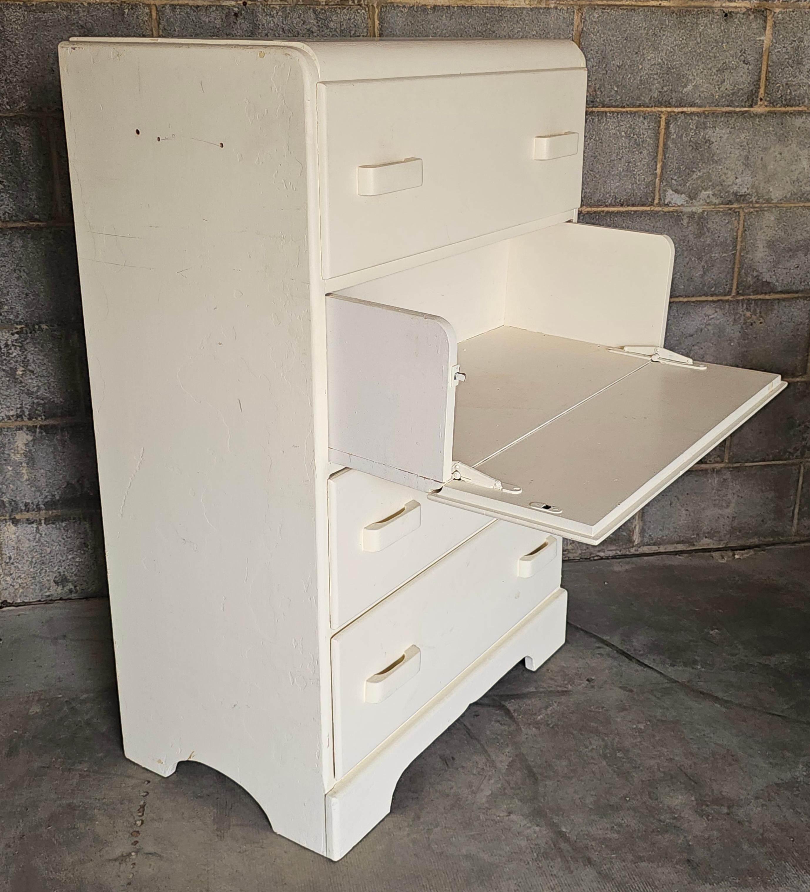 Commode victorienne en cascade émaillée A Abattant Secretary Chest of Drawers en vente 3