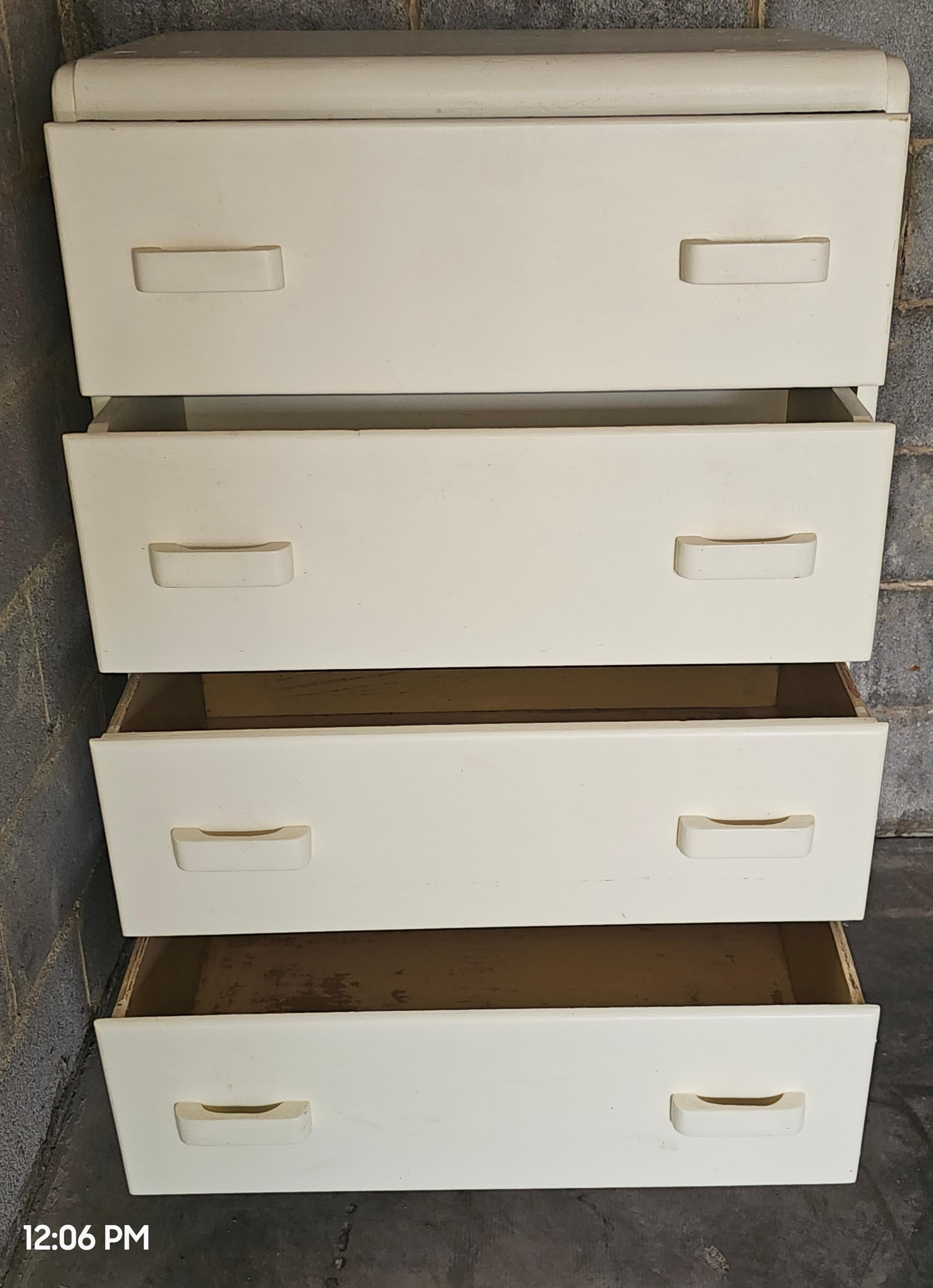 Commode victorienne en cascade émaillée A Abattant Secretary Chest of Drawers en vente 4