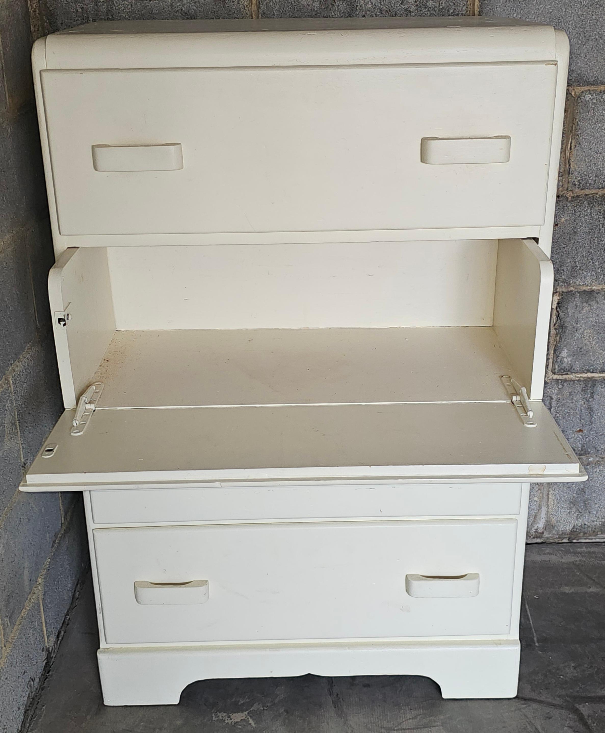 Victorien Commode victorienne en cascade émaillée A Abattant Secretary Chest of Drawers en vente