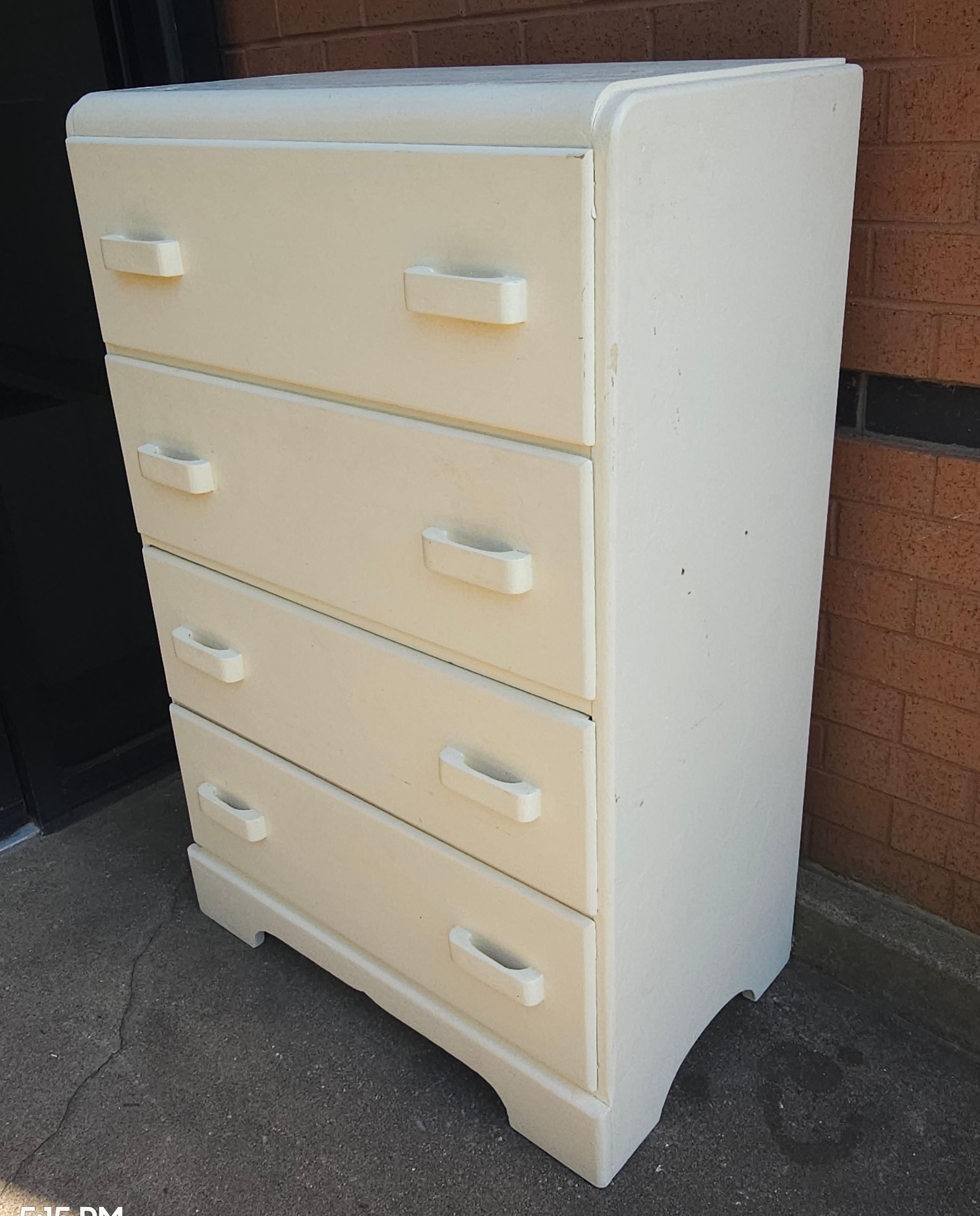 20ième siècle Commode victorienne en cascade émaillée A Abattant Secretary Chest of Drawers en vente