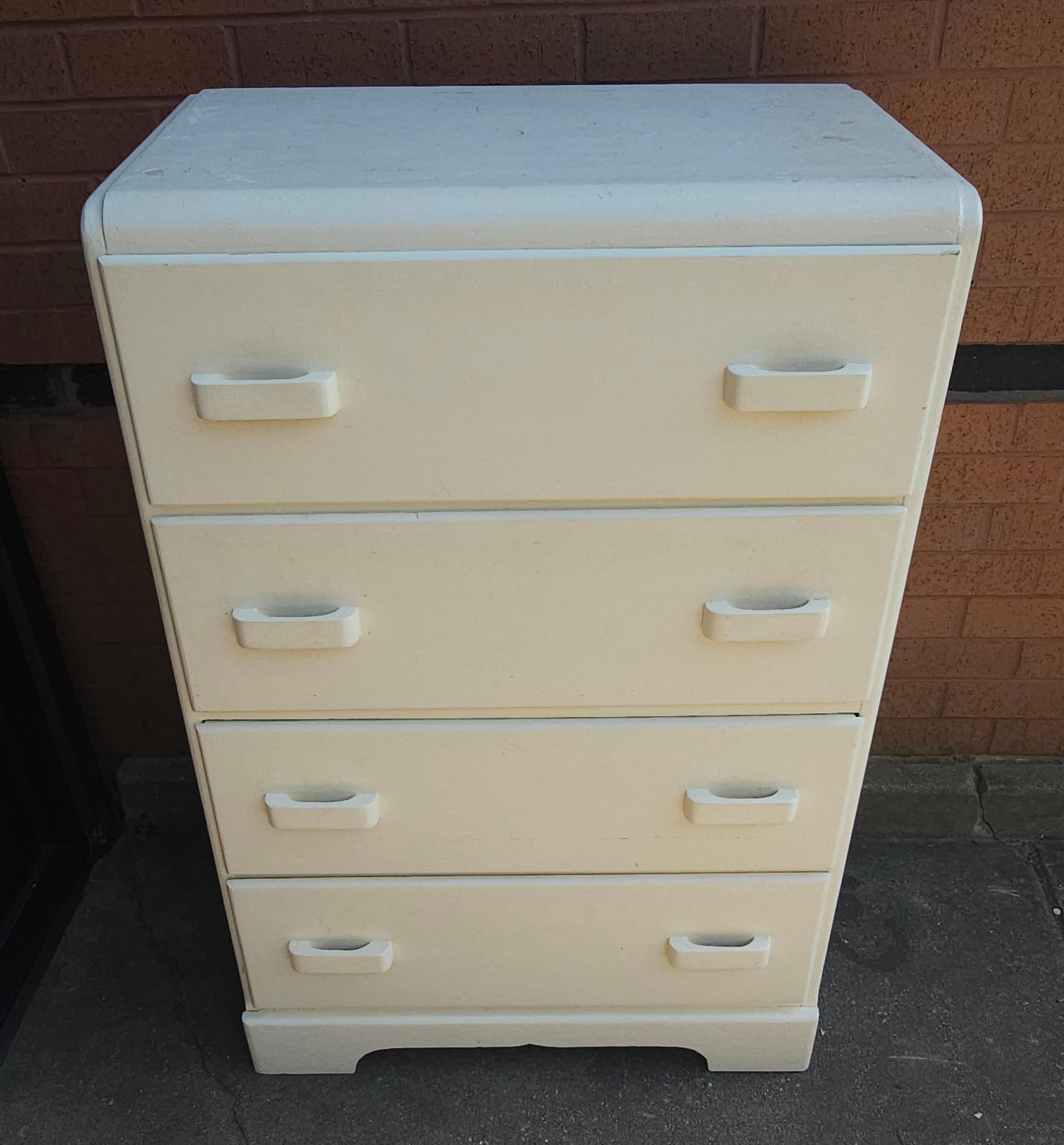 Bois Commode victorienne en cascade émaillée A Abattant Secretary Chest of Drawers en vente