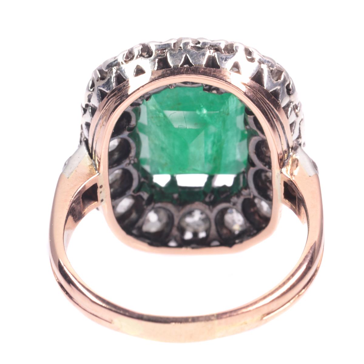 Victorian Engagement Ring with Brilliant Cut Diamond and Large Certified Emerald For Sale 5