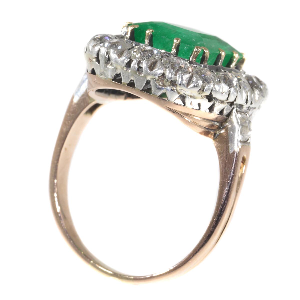 Victorian Engagement Ring with Brilliant Cut Diamond and Large Certified Emerald For Sale 2