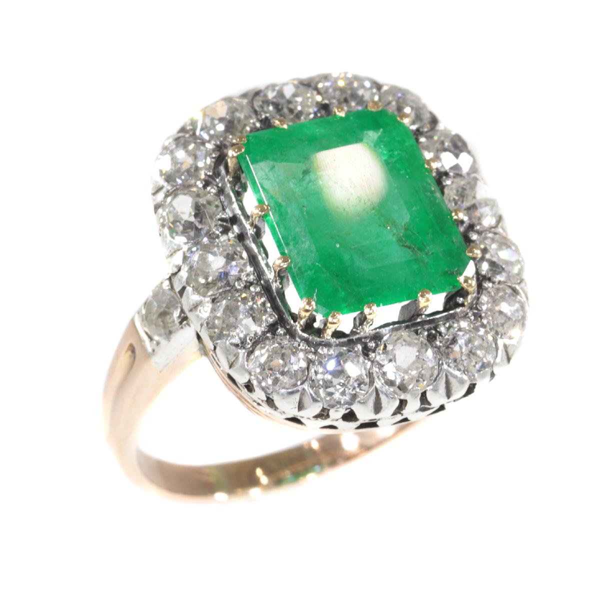 Victorian Engagement Ring with Brilliant Cut Diamond and Large Certified Emerald For Sale 3
