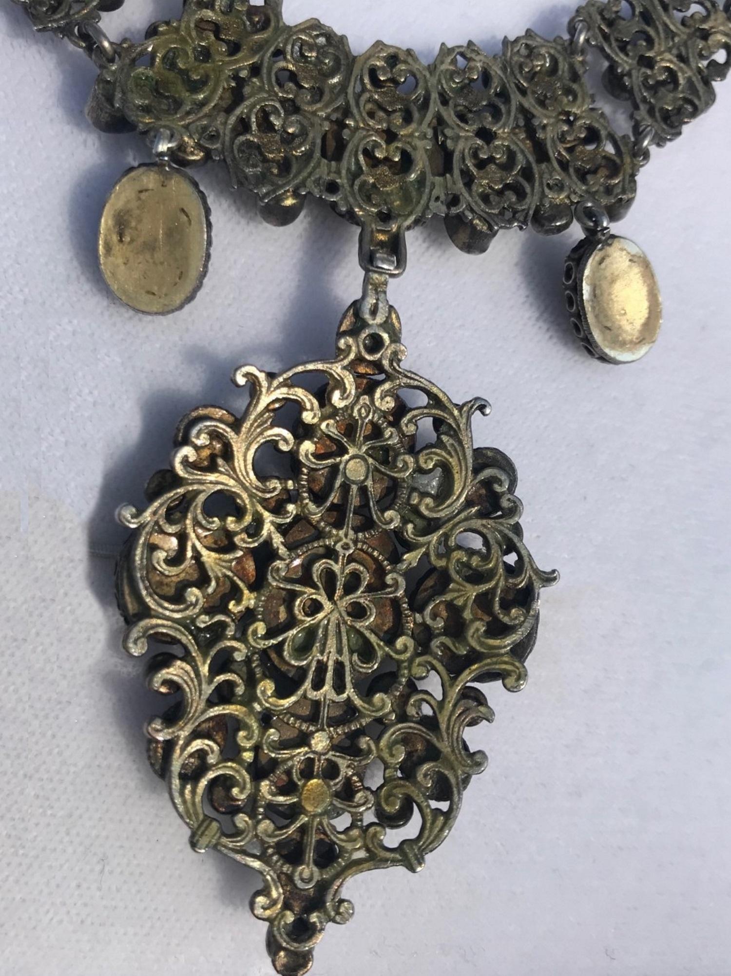 Collier bib anglais victorien en grenats avec accents de perles, vers 1870 en vente 6
