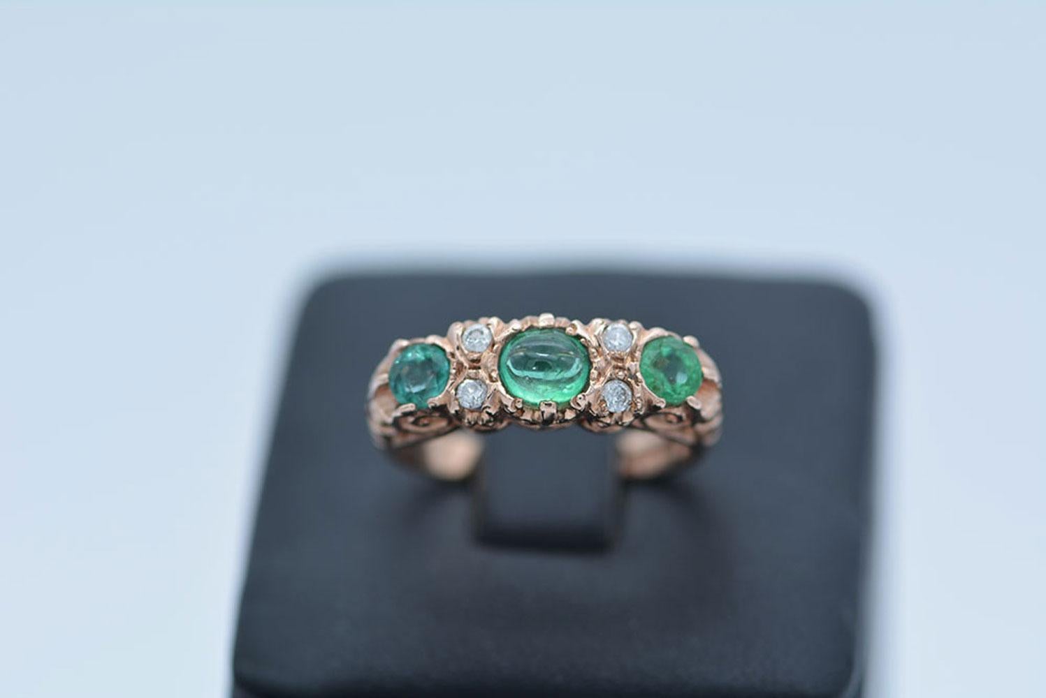 Victorian English Carved Half-Hoop Emerald And Diamond Ring 9 Karat Rose Gold For Sale 3