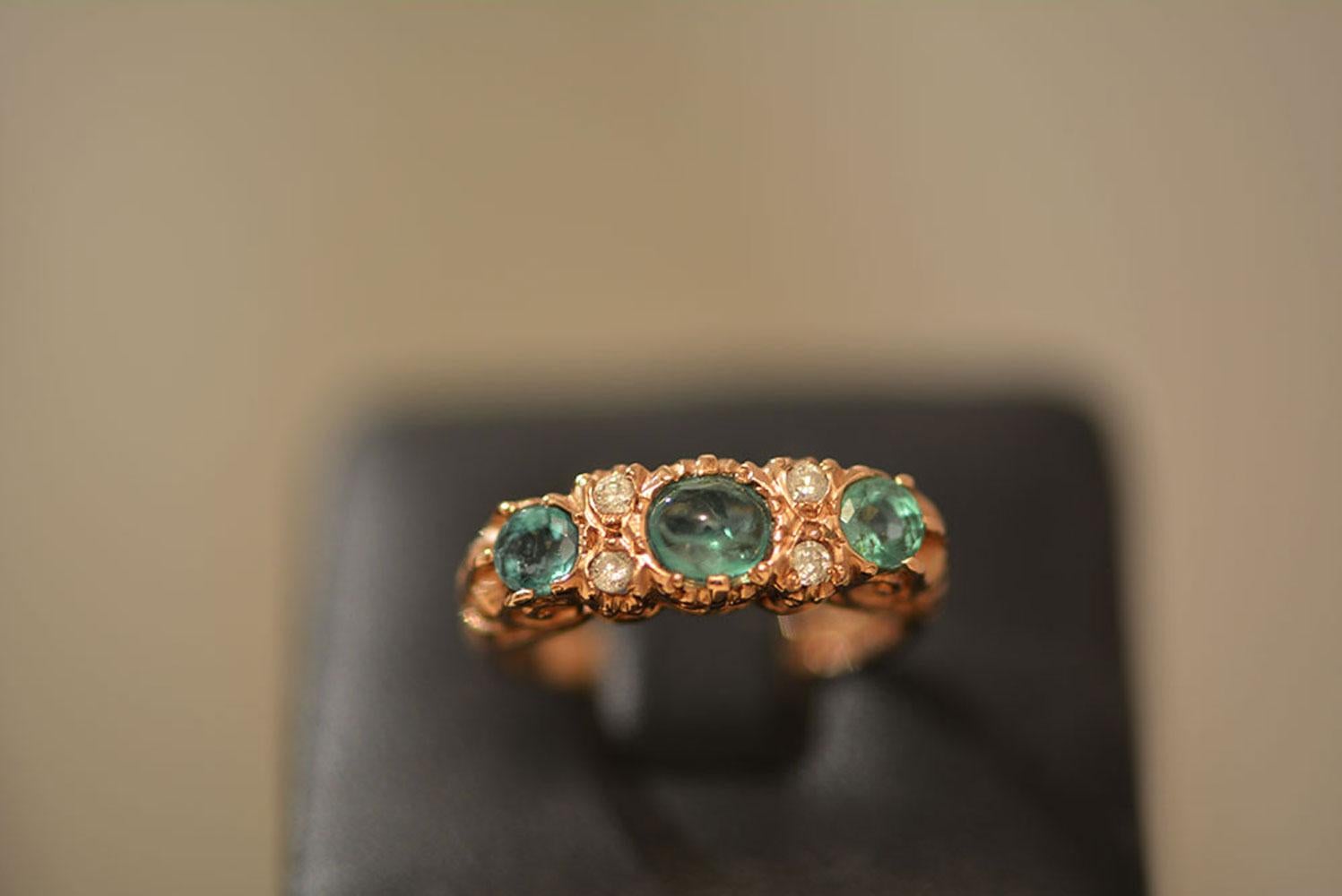 Victorian English Carved Half-Hoop Emerald And Diamond Ring 9 Karat Rose Gold For Sale 2