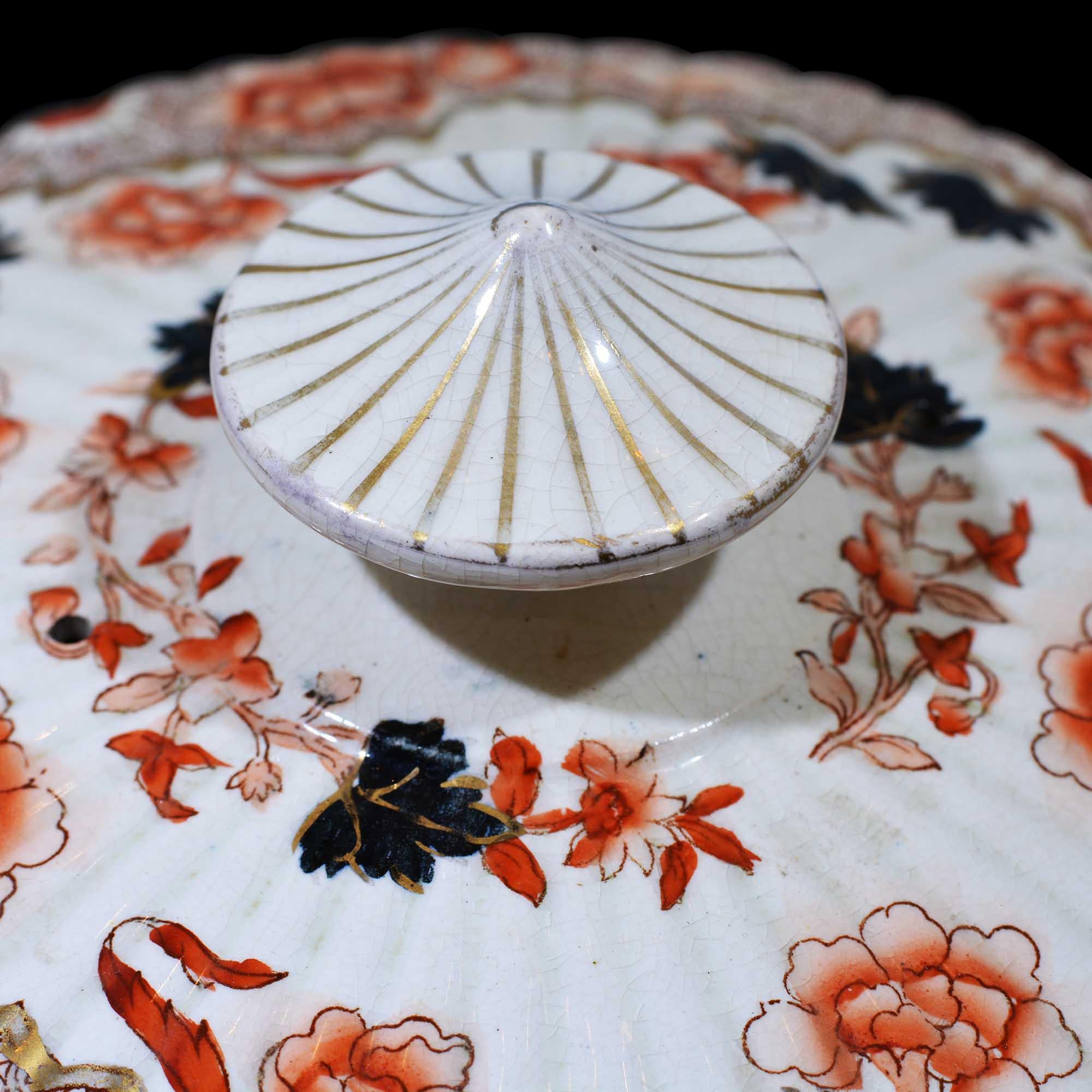 Victorian English Ceramic Cheese Dome with Printed and Hand Painted Decoration For Sale 7