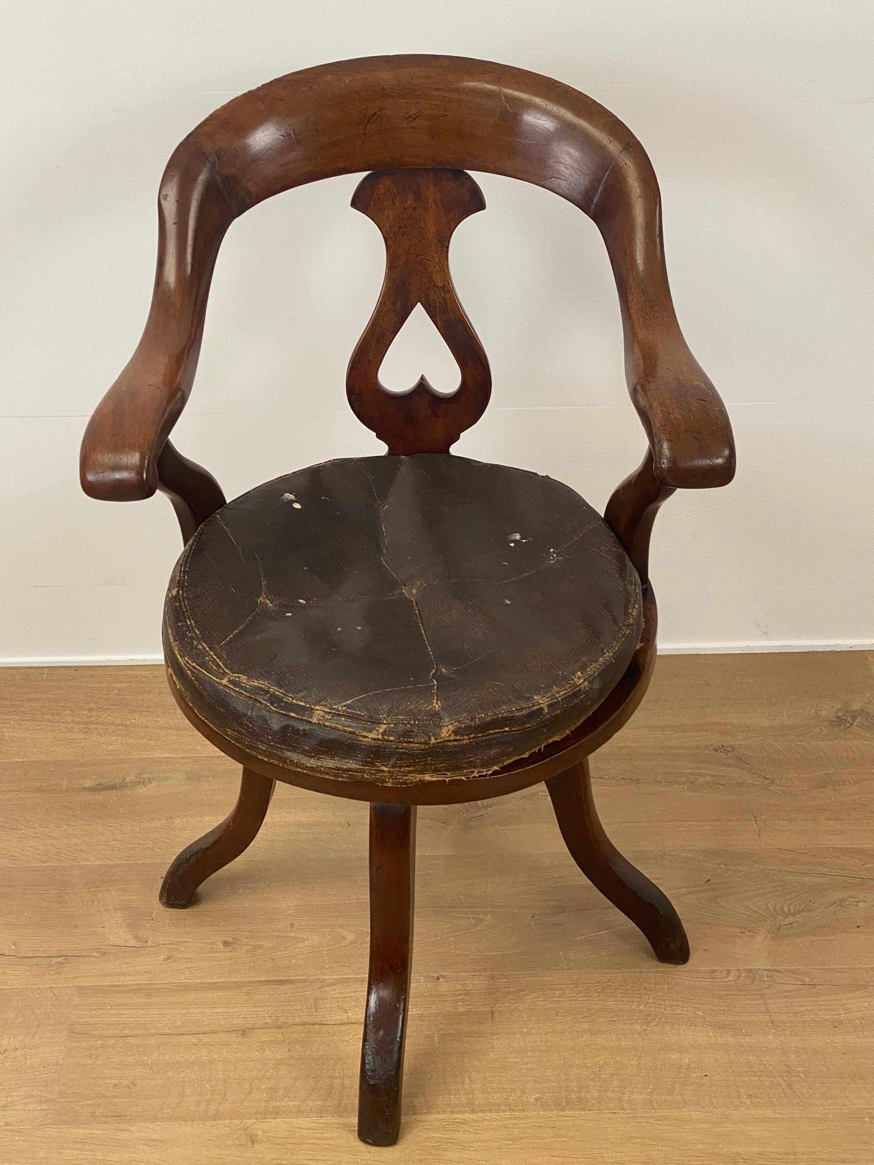 Victorian  English Desk Chair In Excellent Condition For Sale In Schellebelle, BE