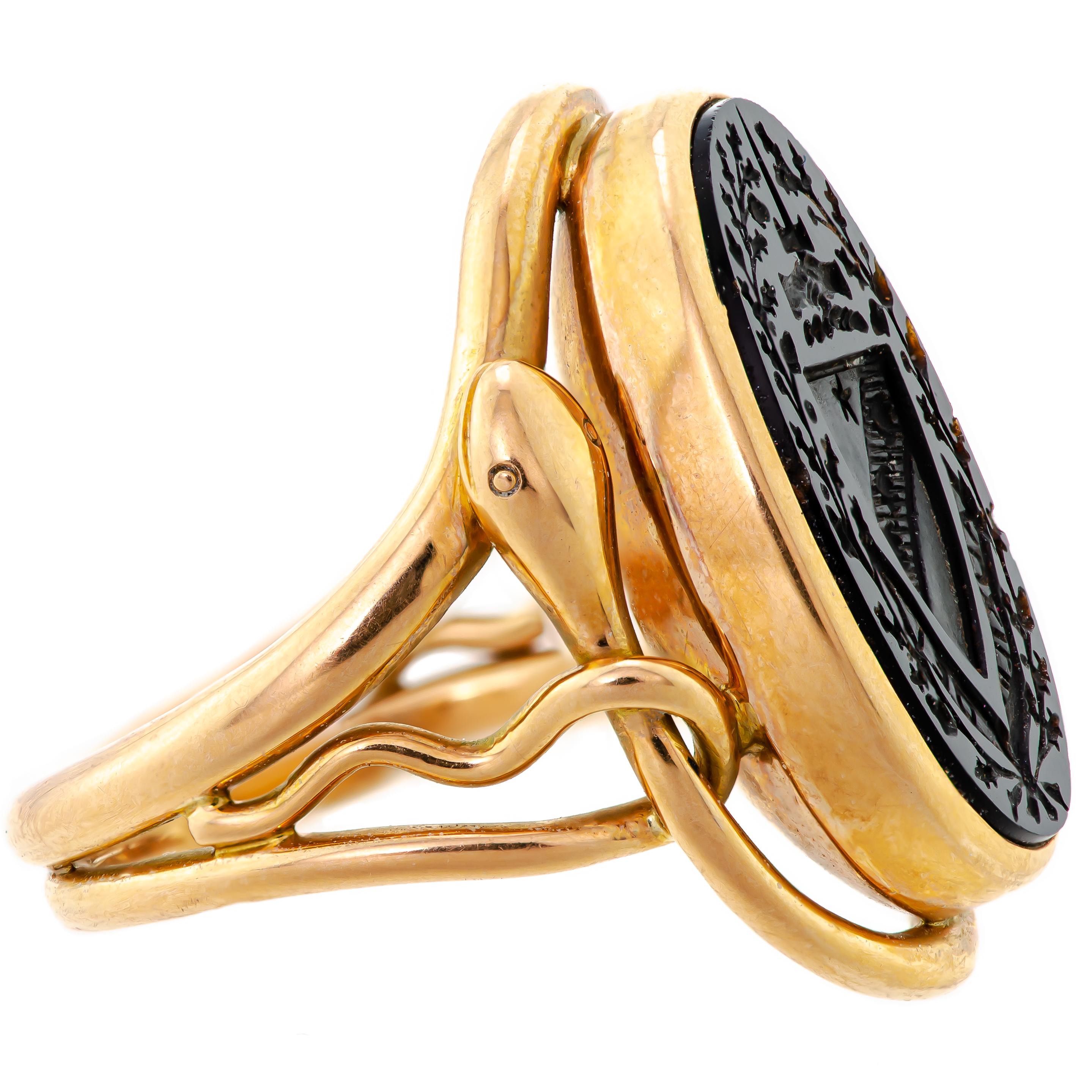 Victorian English Intaglio Crest Signet and 15KT Gold Snake Ring In Good Condition For Sale In Wheaton, IL