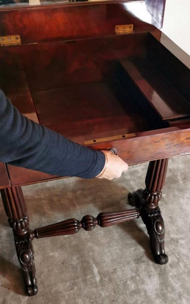 Victorian English Walnut-Feather Dressing Table with Mirror and Drawers For Sale 10