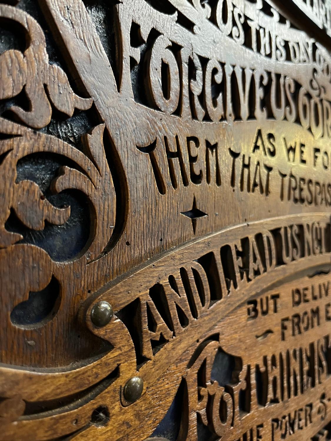 Victorian English Oak Wood Laubsägearbeiten Religiöse The Lord's Prayer Wandkunst Antike im Angebot 4