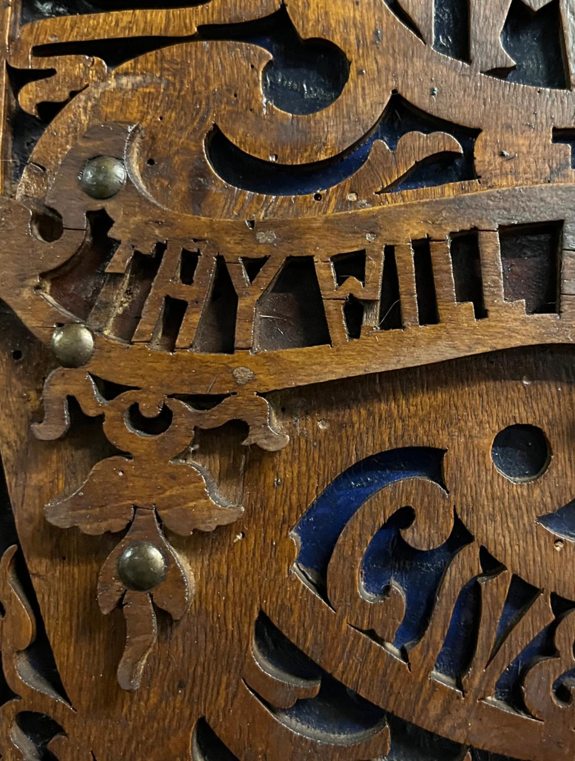 Victorian English Oak Wood Laubsägearbeiten Religiöse The Lord's Prayer Wandkunst Antike im Angebot 11