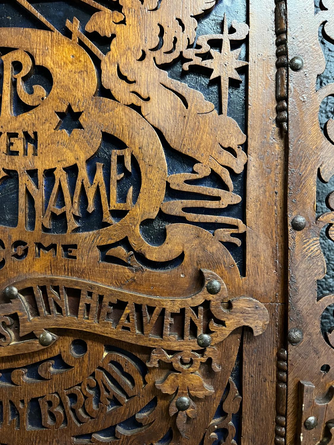 Victorian English Oak Wood Laubsägearbeiten Religiöse The Lord's Prayer Wandkunst Antike im Angebot 12
