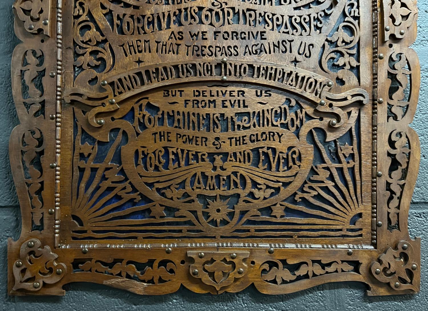 Victorian English Oak Wood Laubsägearbeiten Religiöse The Lord's Prayer Wandkunst Antike (Handgeschnitzt) im Angebot