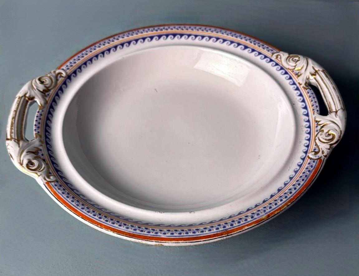 Victorian English Porcelain Tureens Pair Transferware Decoration And Gilt Accent For Sale 9