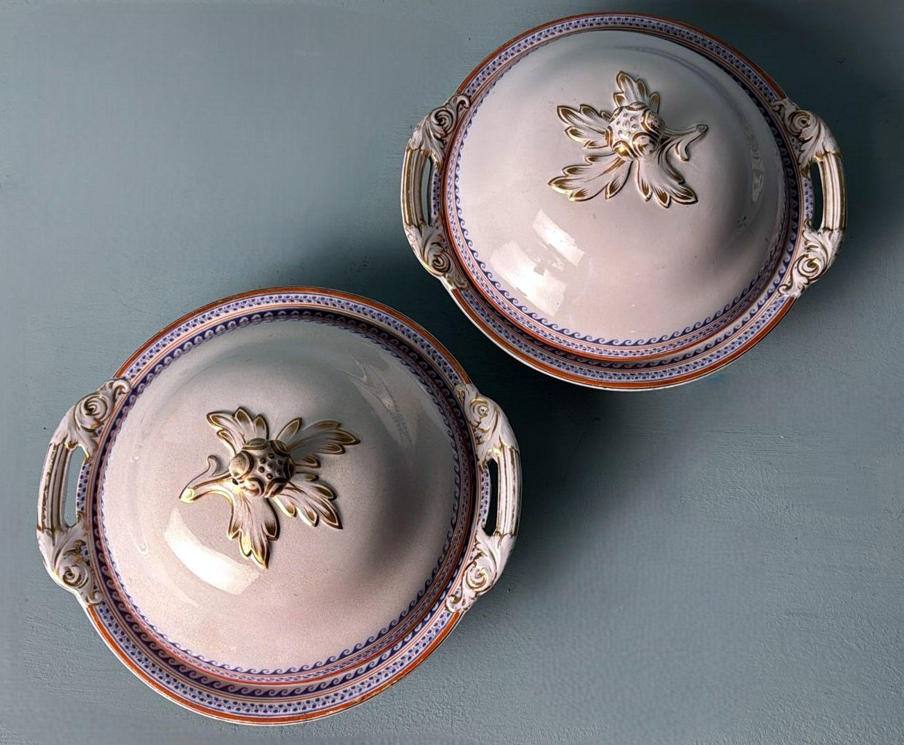 Victorian English Porcelain Tureens Pair Transferware Decoration And Gilt Accent In Good Condition For Sale In Prato, Tuscany