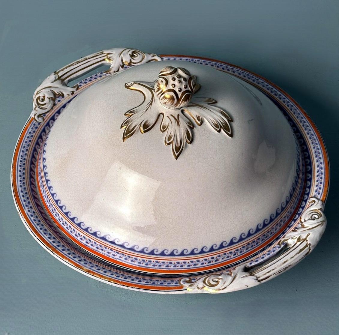 Victorian English Porcelain Tureens Pair Transferware Decoration And Gilt Accent For Sale 3