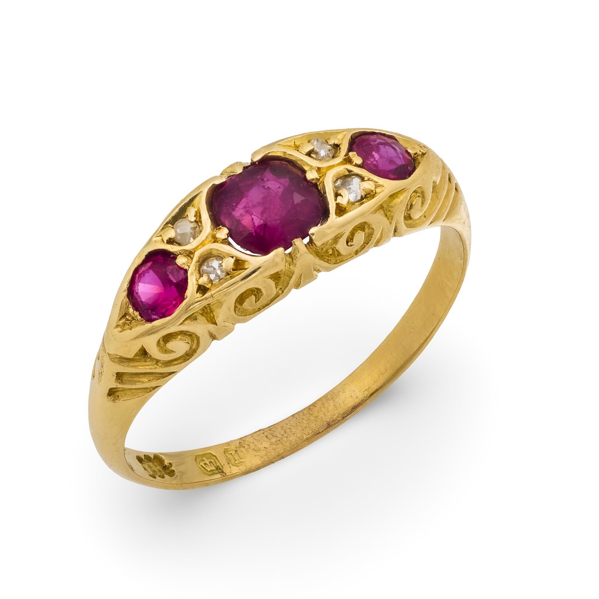 Bague anglaise victorienne en or jaune 18k avec rubis et diamants