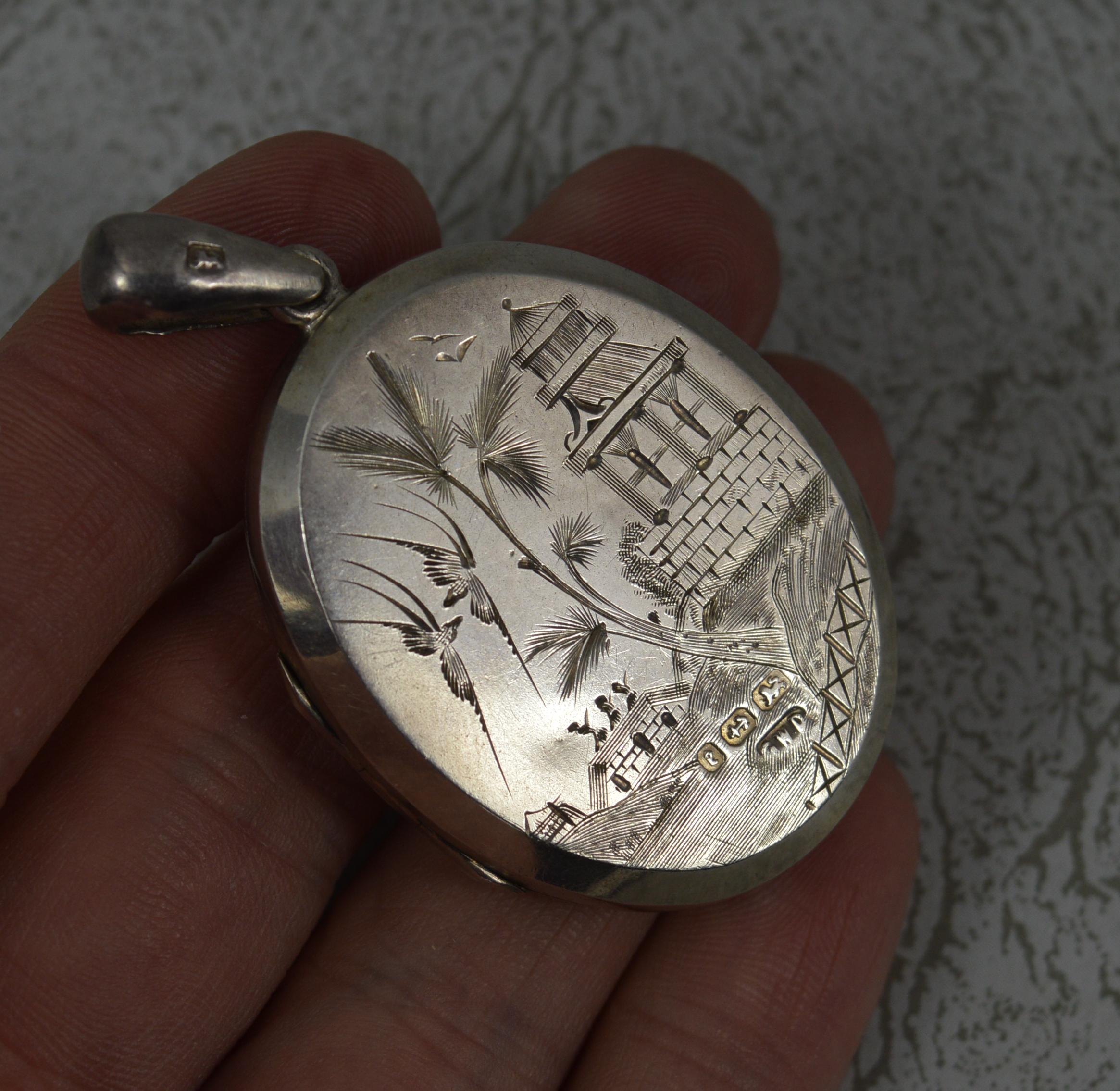 A Victorian period ladies solid silver locket.
Stylish piece with finely engraved sides.

Hallmarks ; English hallmarks to side
Weight ; 14.4 grams
Size ; 32.5mm x 40.5mm without bale approx
Condition ; Excellent. Crisp design. No dents or issues.