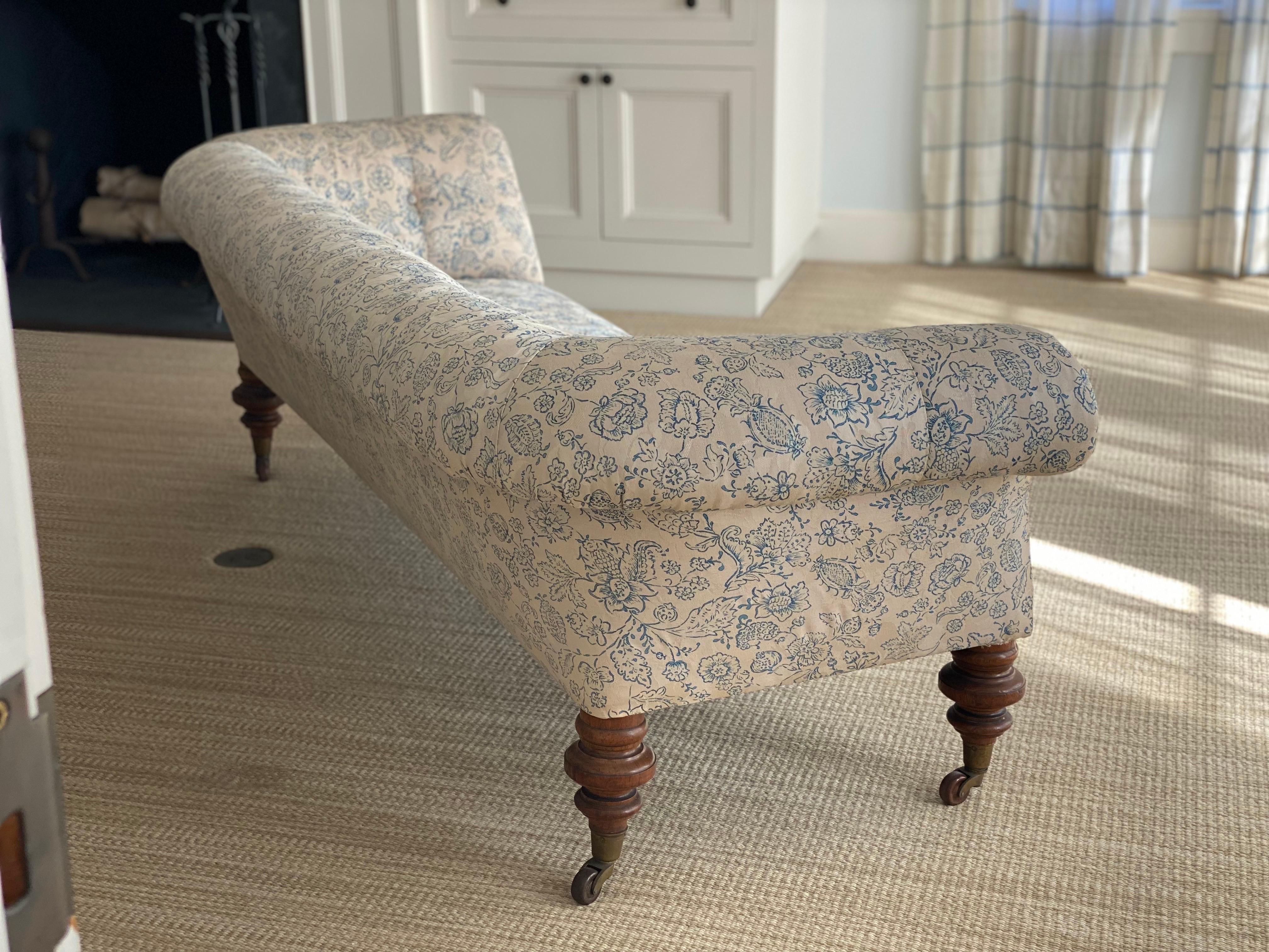 Tissu d'ameublement Canapé anglais victorien avec tapisserie florale, fin du 19ème siècle en vente