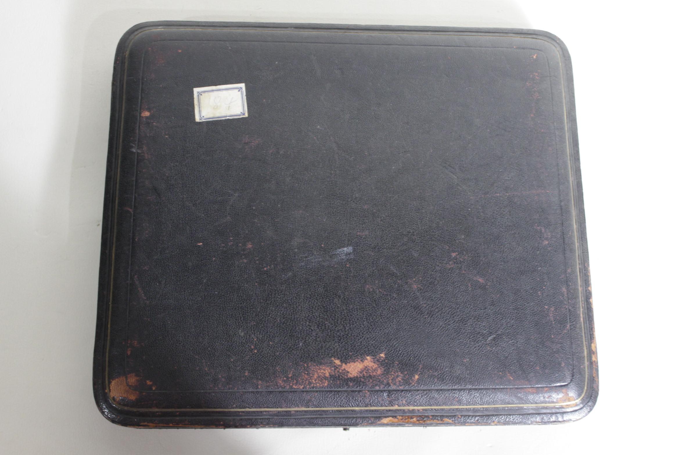 Juego Victoriano Inglés de Cuchara para Bayas y Tijera para Uvas de Plata de Ley en Estuche Ajustado siglo XIX en venta