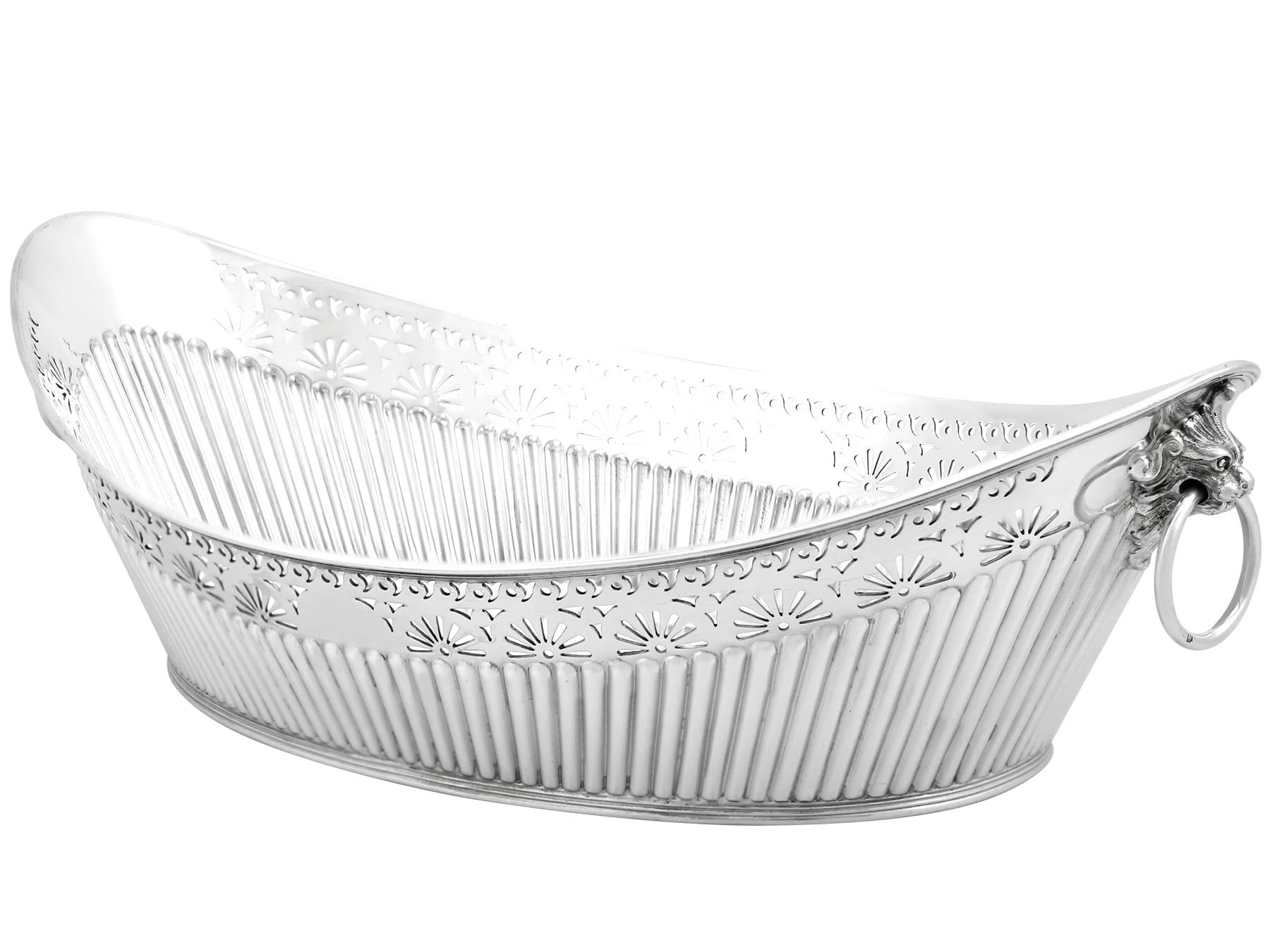 Viktorianische englische Brotschale aus Sterlingsilber (19. Jahrhundert) im Angebot