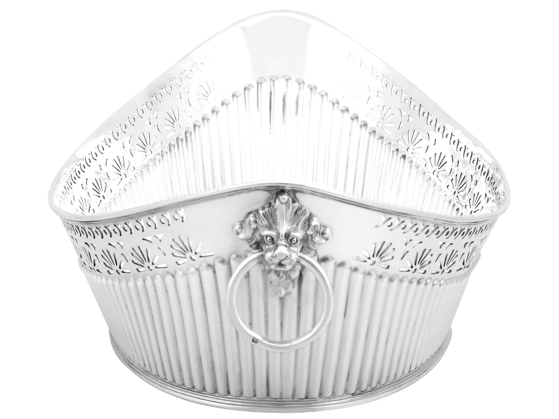 Viktorianische englische Brotschale aus Sterlingsilber (Silber) im Angebot