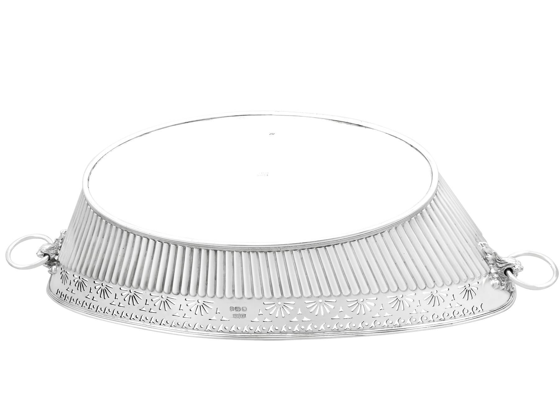 Viktorianische englische Brotschale aus Sterlingsilber im Angebot 3