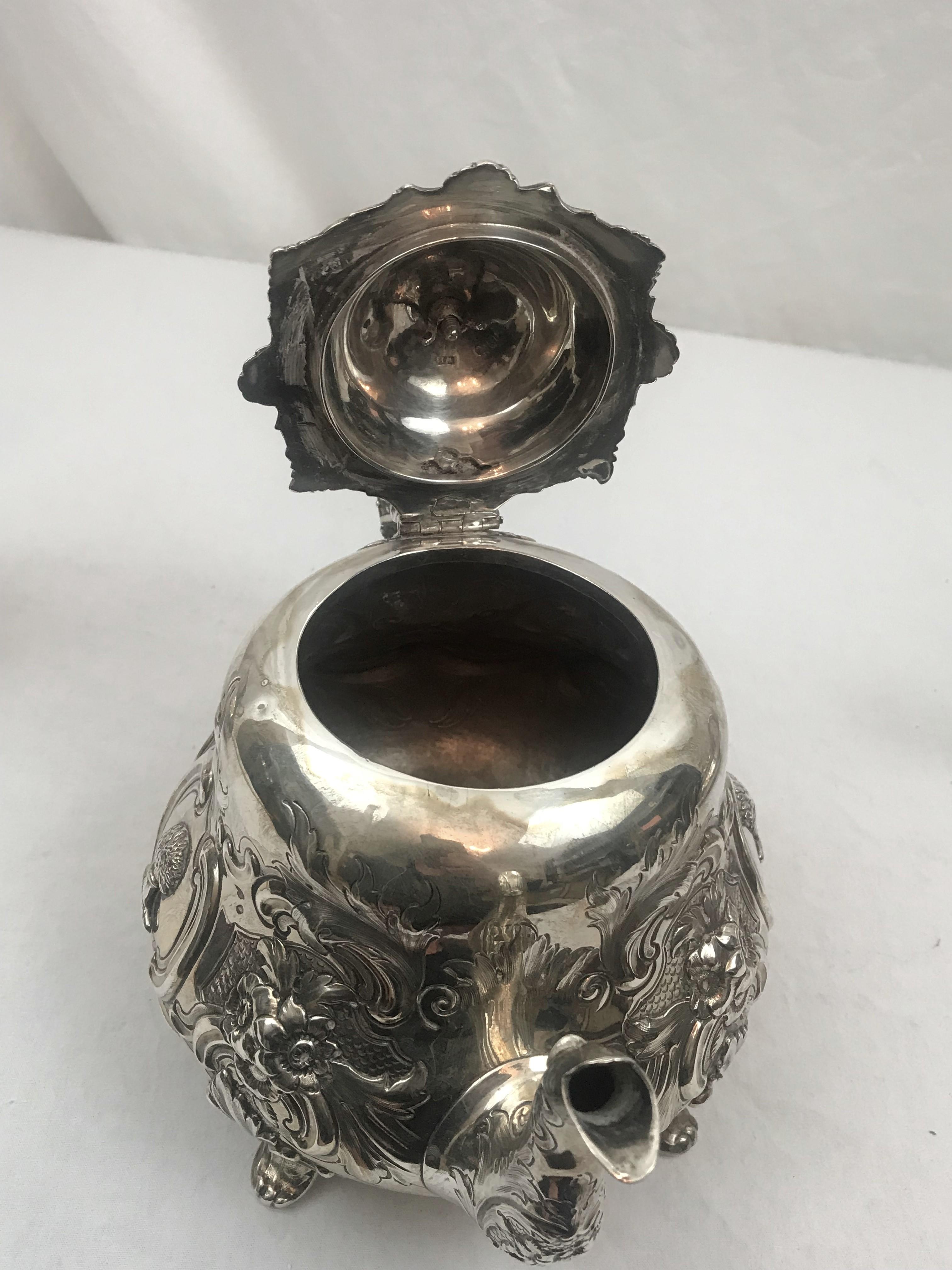 Victorian English Sterling Silver Repousse Teapot, London 1855, William Hunter In Good Condition In Seattle, WA