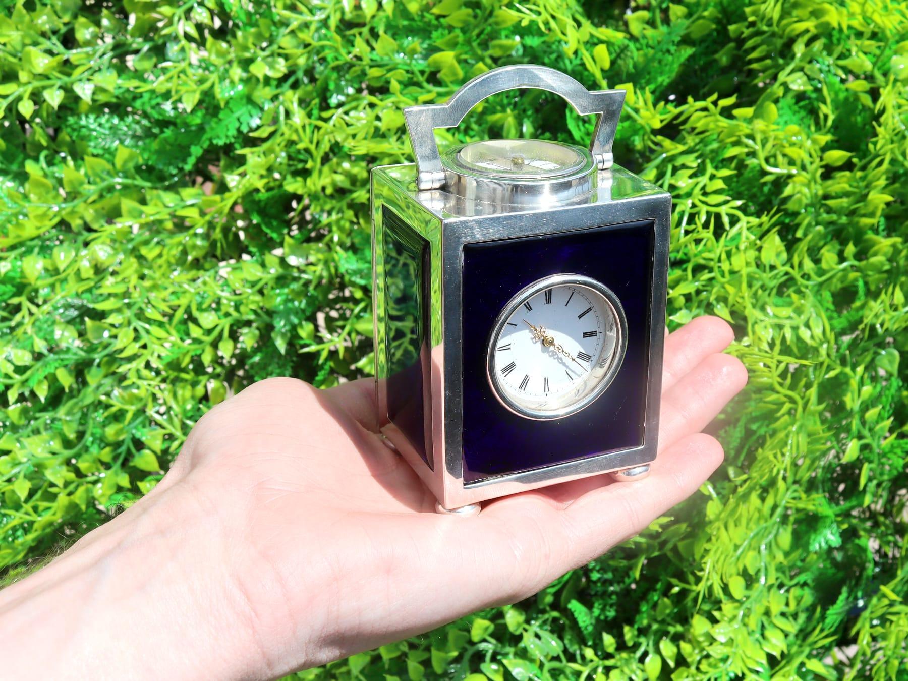 Eine außergewöhnliche, feine und beeindruckende, große antike viktorianische englische Sterling-Silber-Reiseuhr oder Kompass; eine Ergänzung zu unserer Silber-Uhrensammlung.

Diese außergewöhnliche antike viktorianische Reiseuhr aus Sterlingsilber