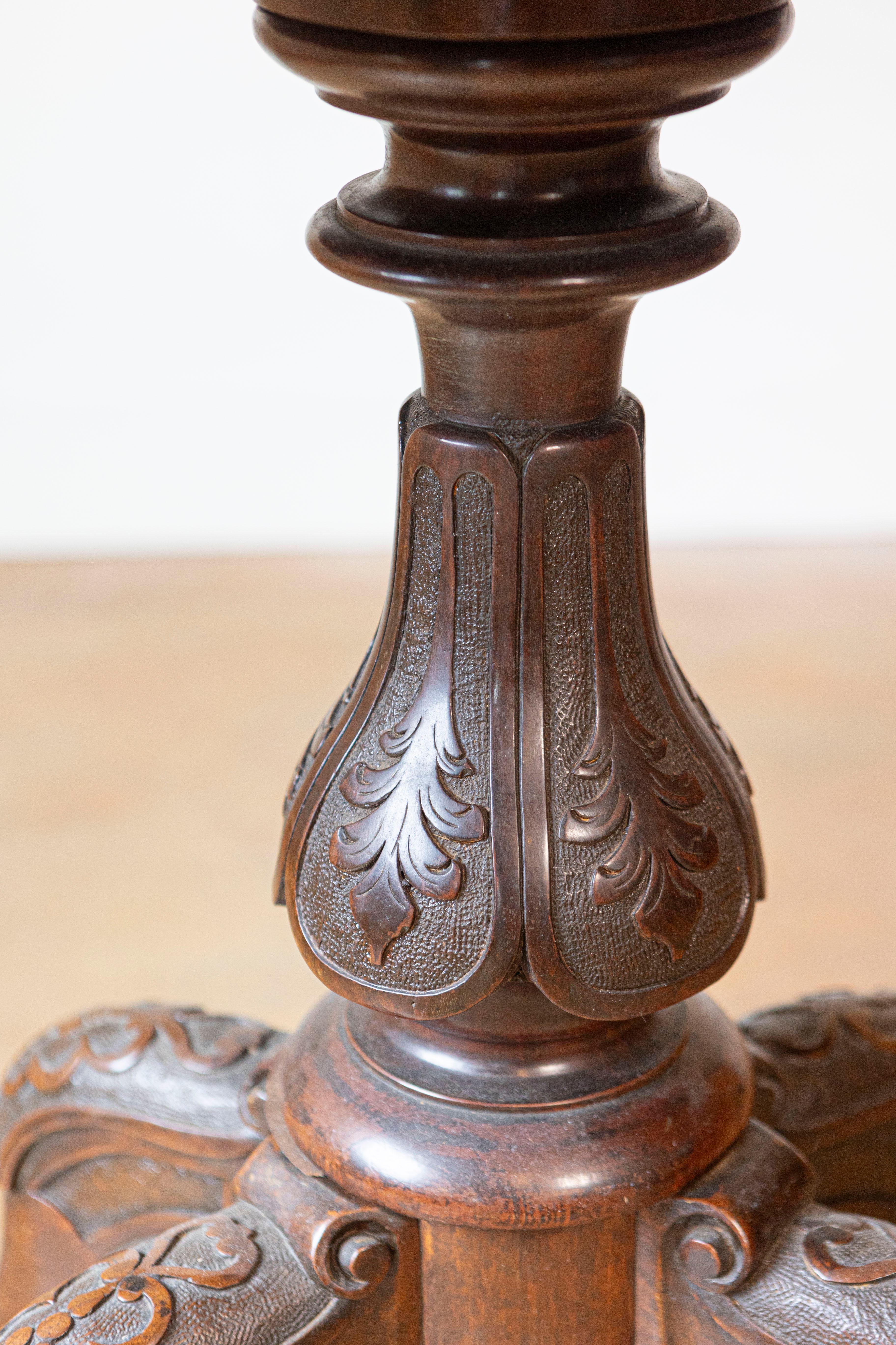 Victorian English Walnut and Mahogany Fold-Over Game Table with Bookmatched Top For Sale 5