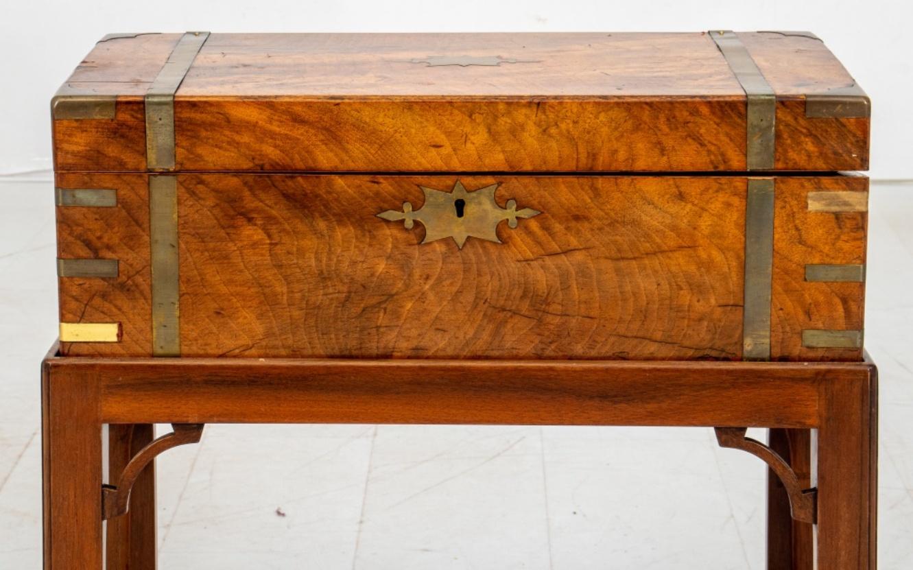 Victorian English Walnut Lap Desk Box on Stand In Good Condition In New York, NY