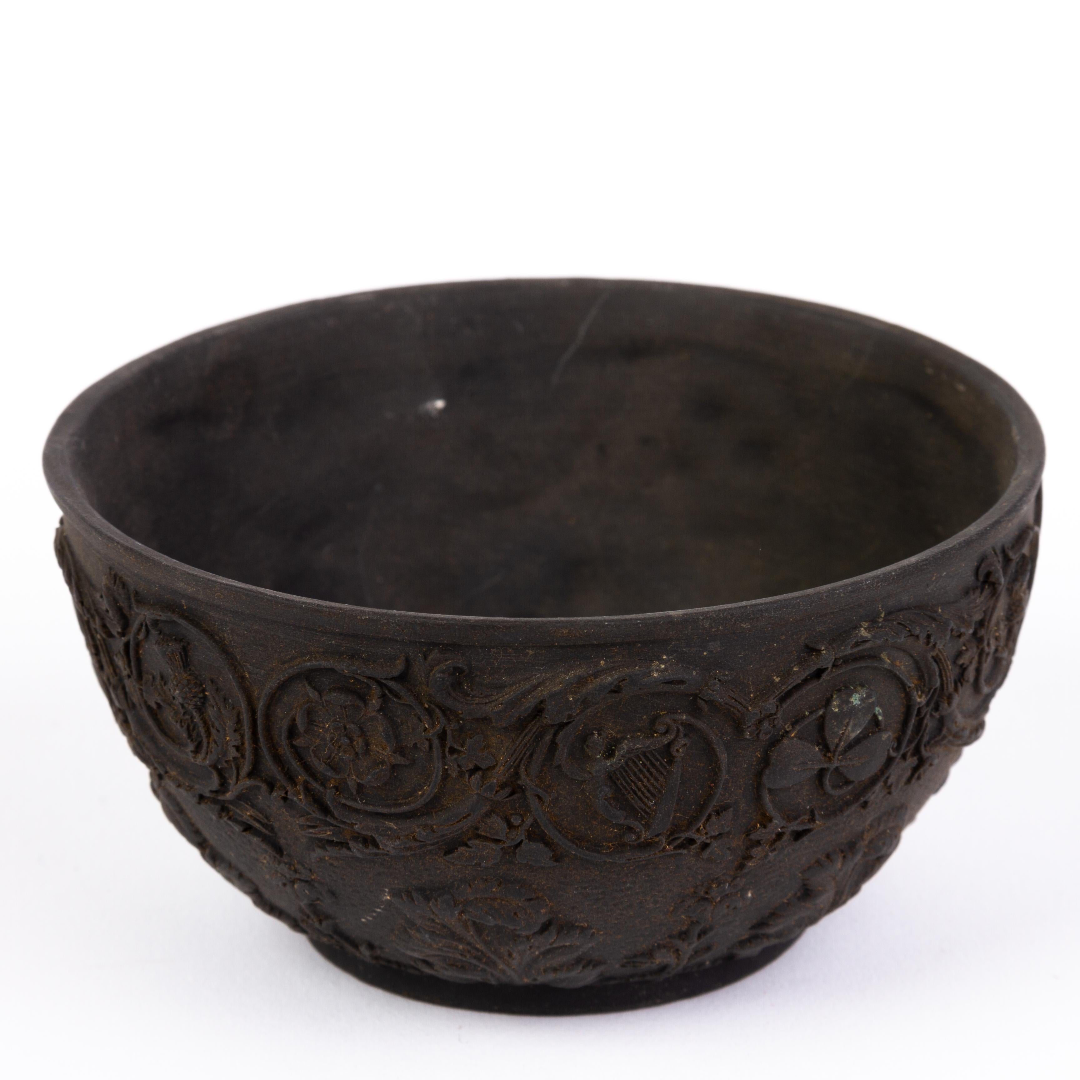 Victorian English Wedgwood Black Basalt Bas Relief Arabesque Bowl In Good Condition In Nottingham, GB